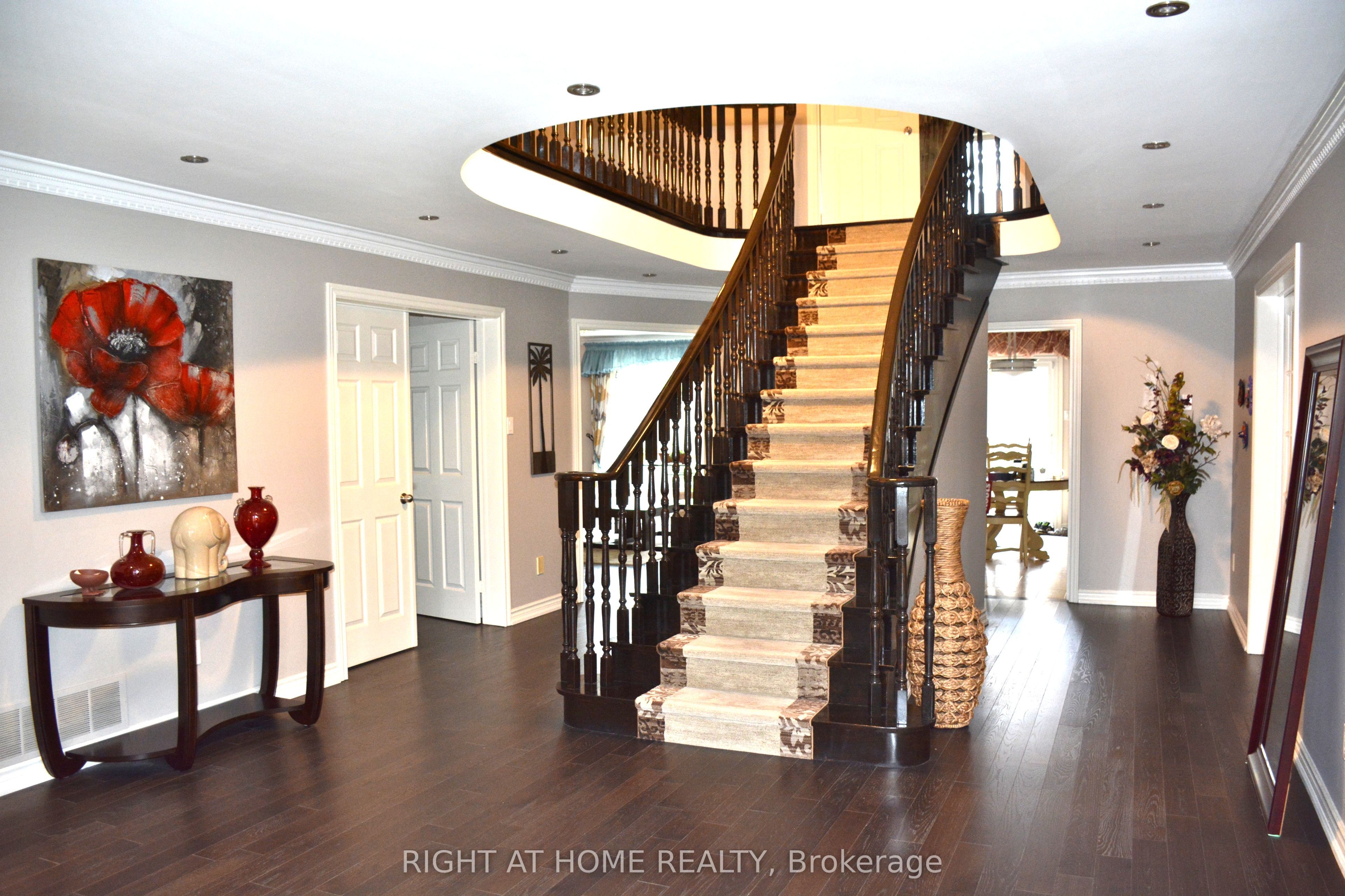 6 Cowles Court, Richmond Hill, ON L4C 9A7 photo 2