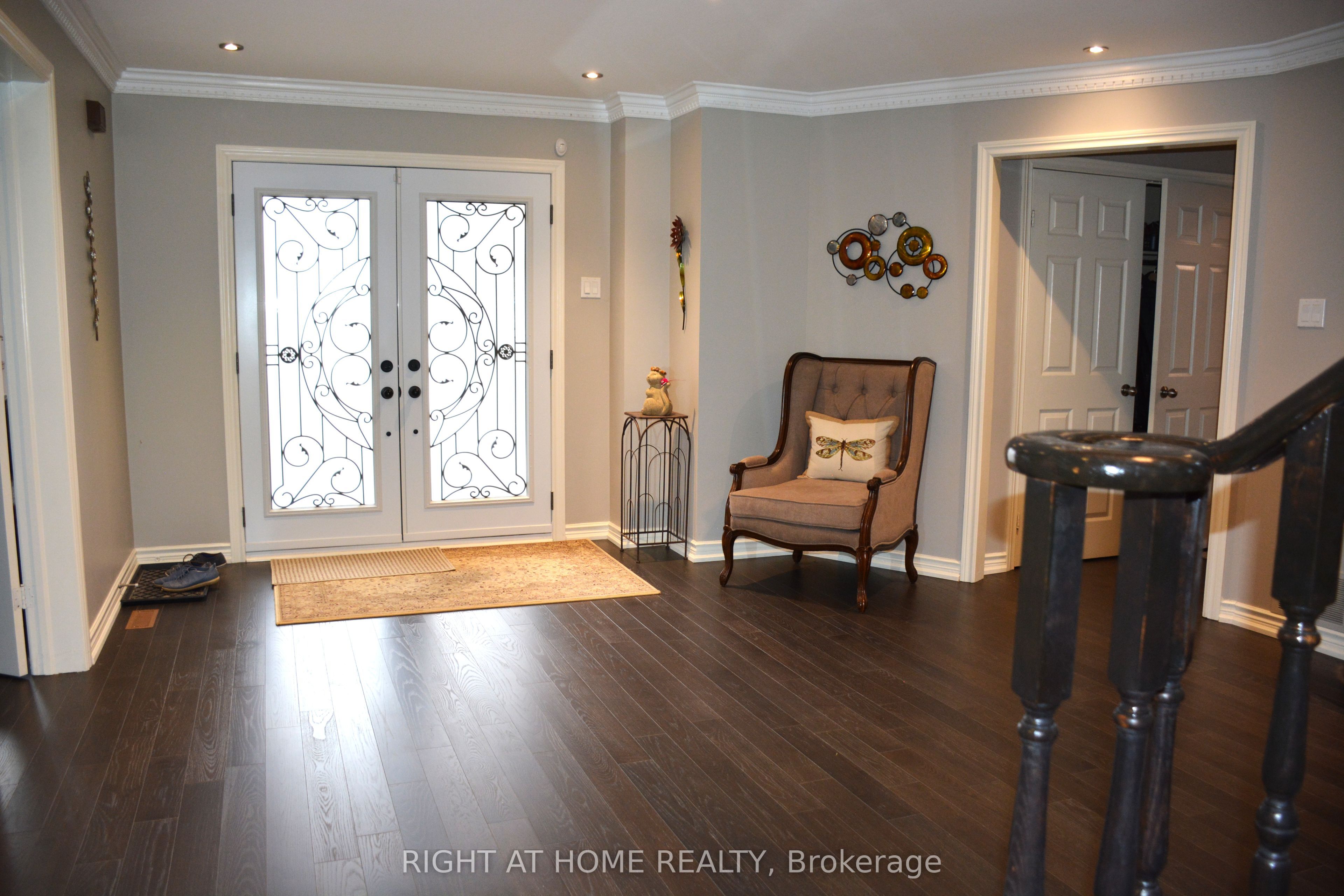 6 Cowles Court, Richmond Hill, ON L4C 9A7 photo 3