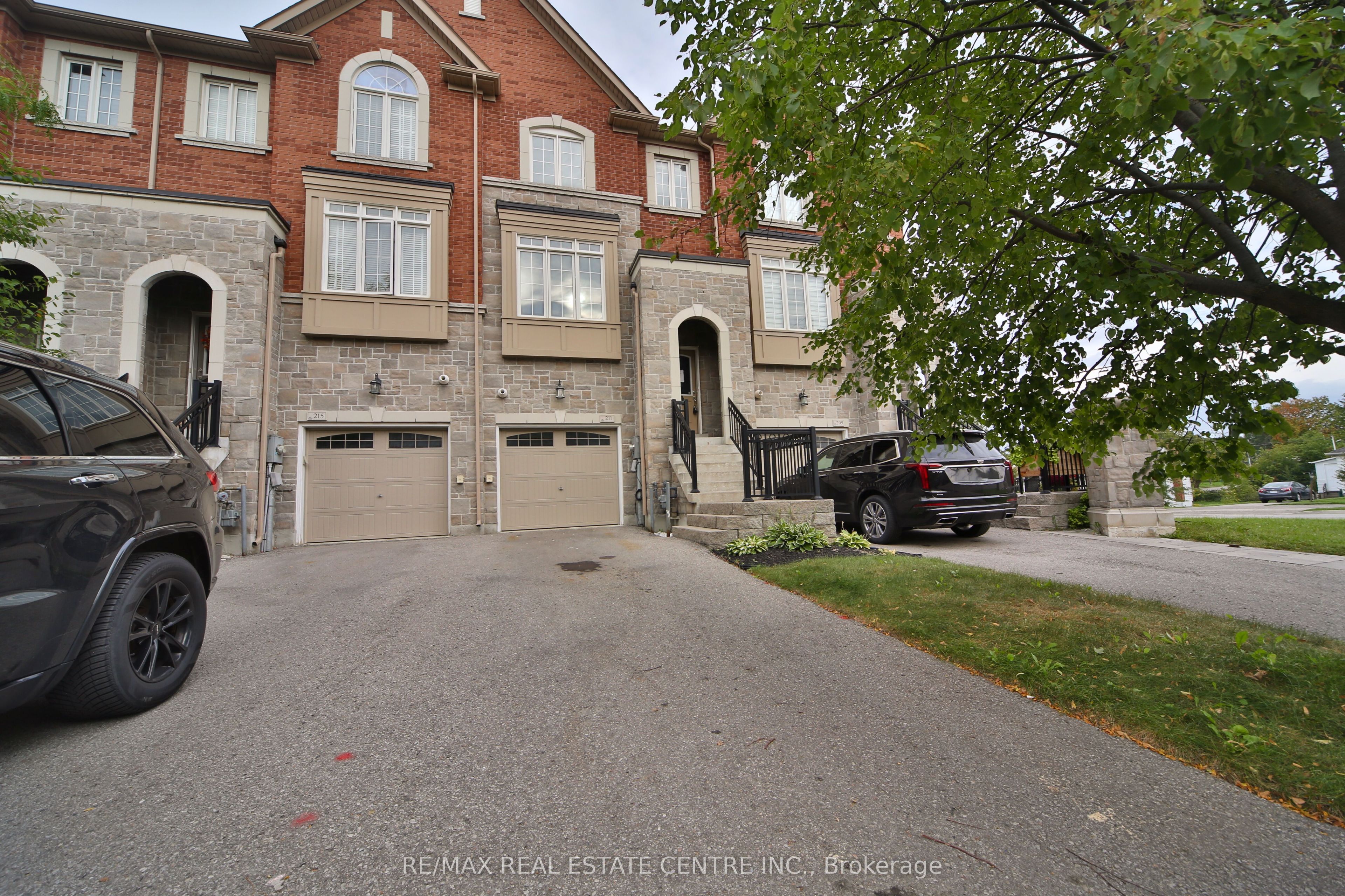 211 Appleton Court, Newmarket, ON L3Y 0B8