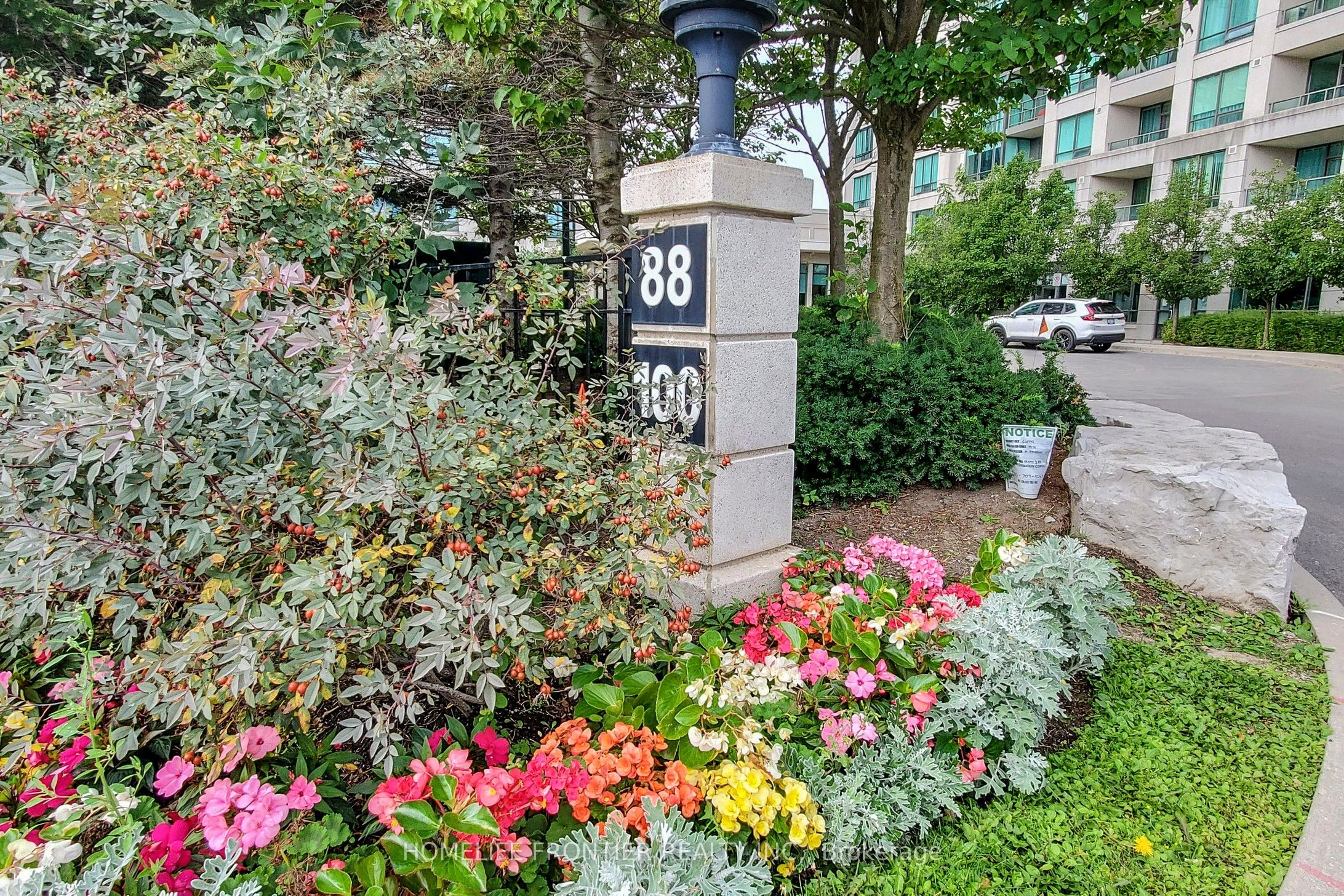 100 Promenade Circle 610, Vaughan, ON L4J 7W7 photo 3