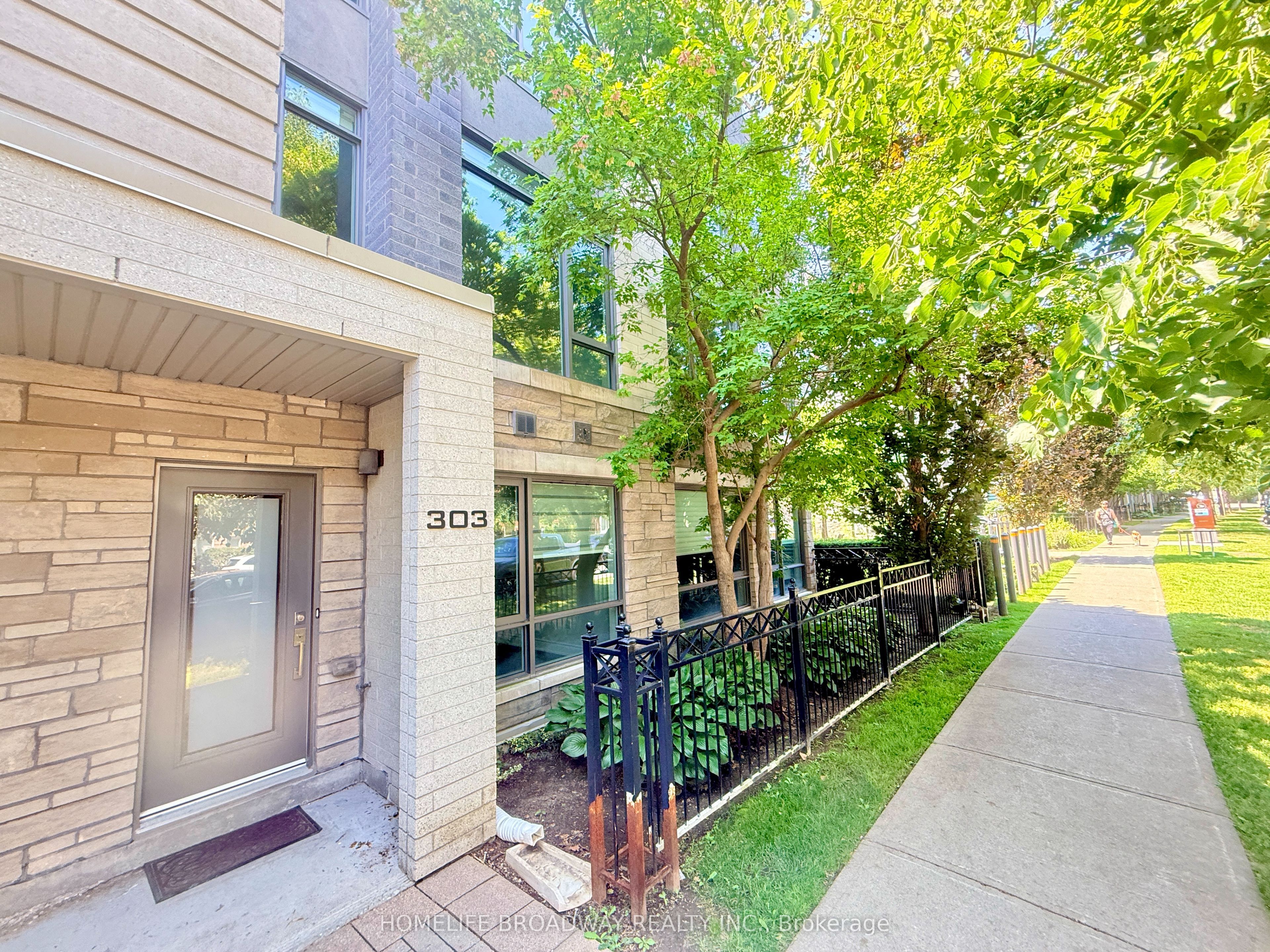 303 South Park Road, Markham, ON L3T 7W1