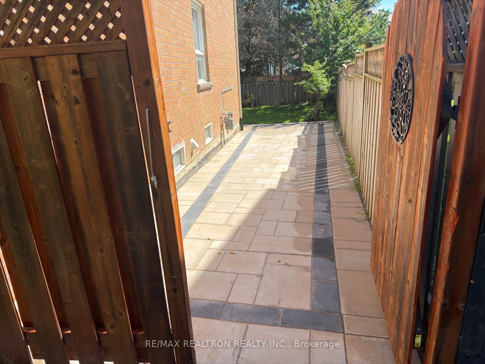 97 Mcclellan Way Basement, Aurora, ON L4G 6M3 photo 4