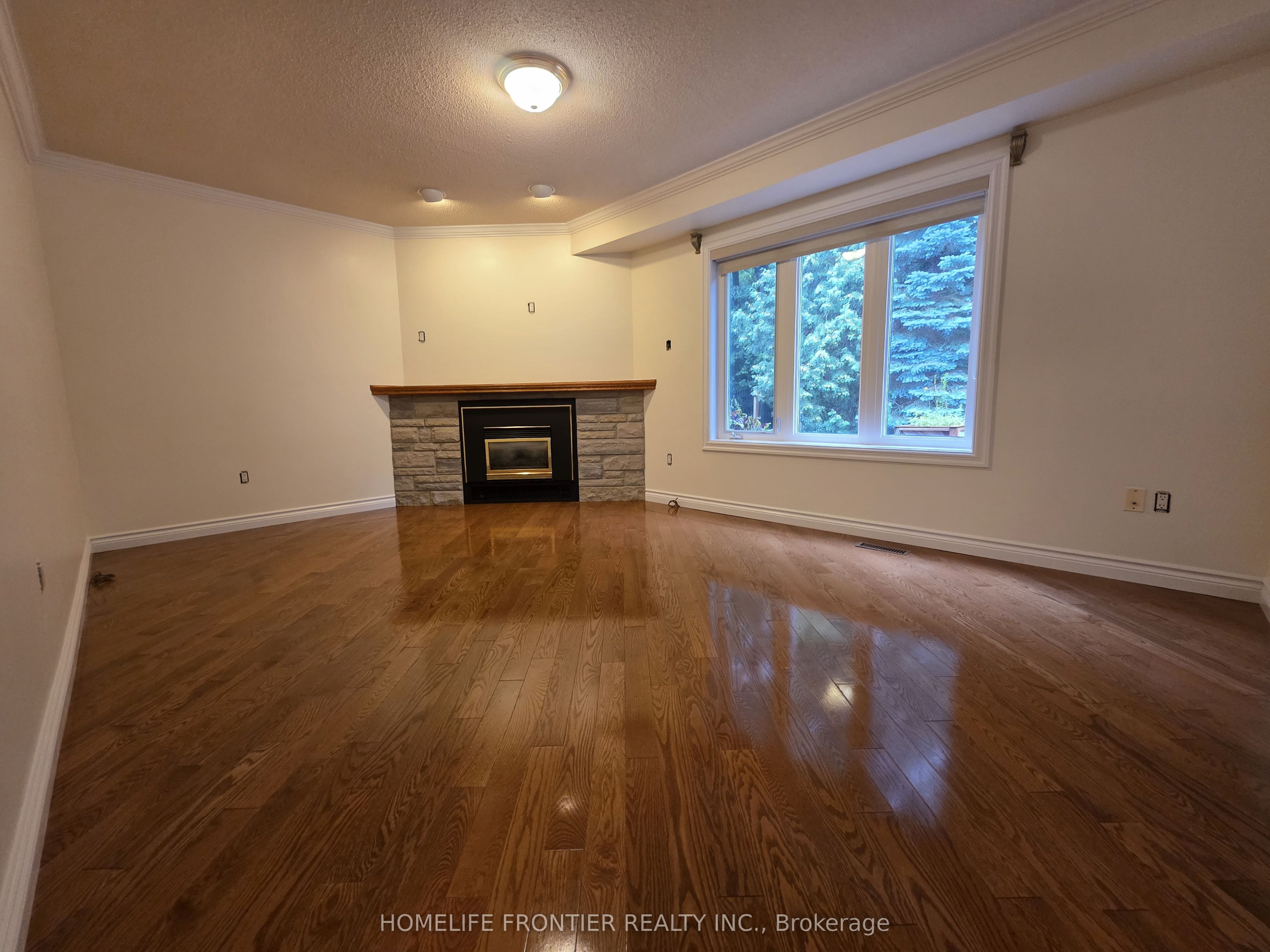 367 Herridge Circle, Newmarket, ON L3Y 7J1