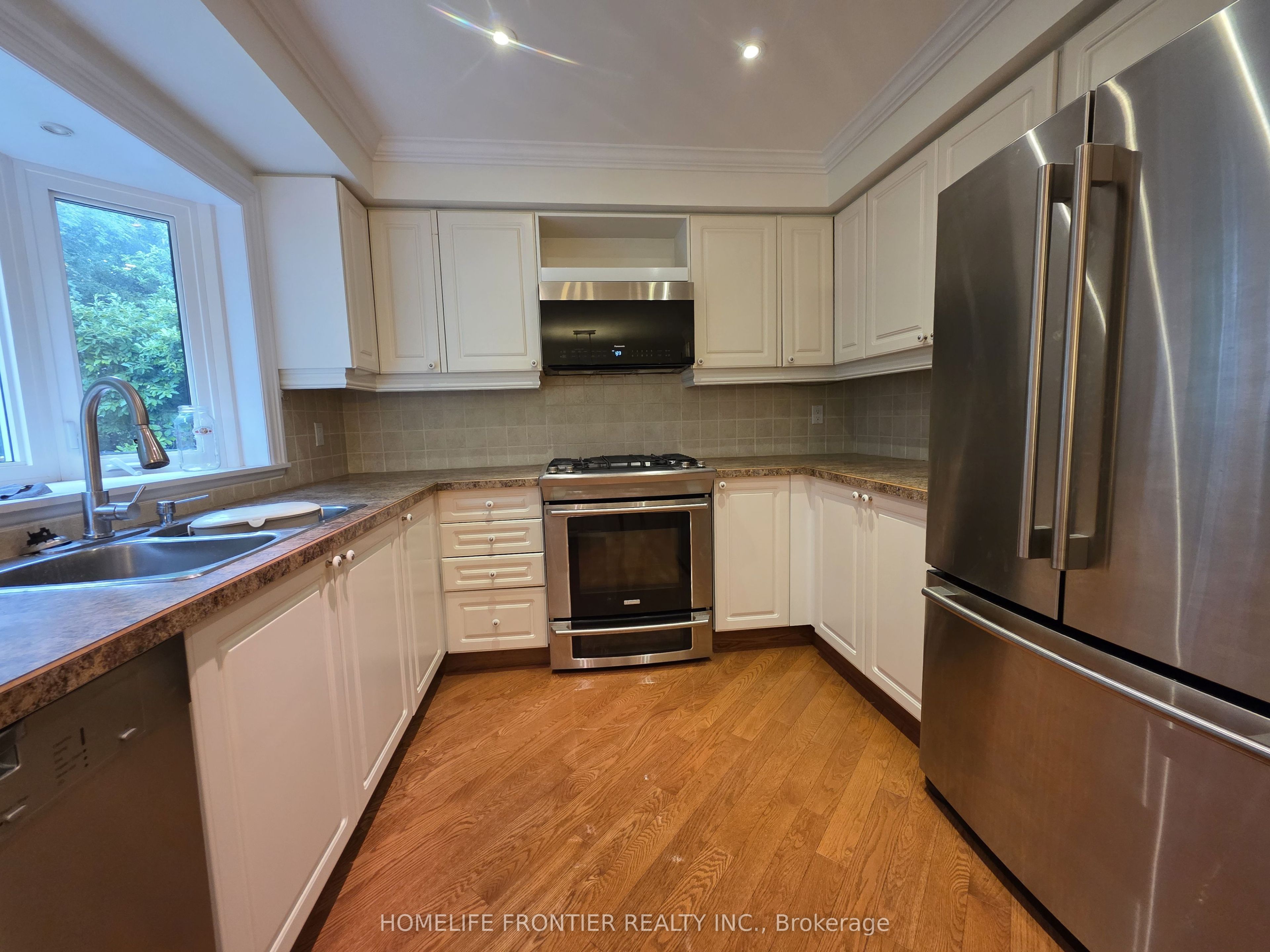 367 Herridge Circle, Newmarket, ON L3Y 7J1 photo 3