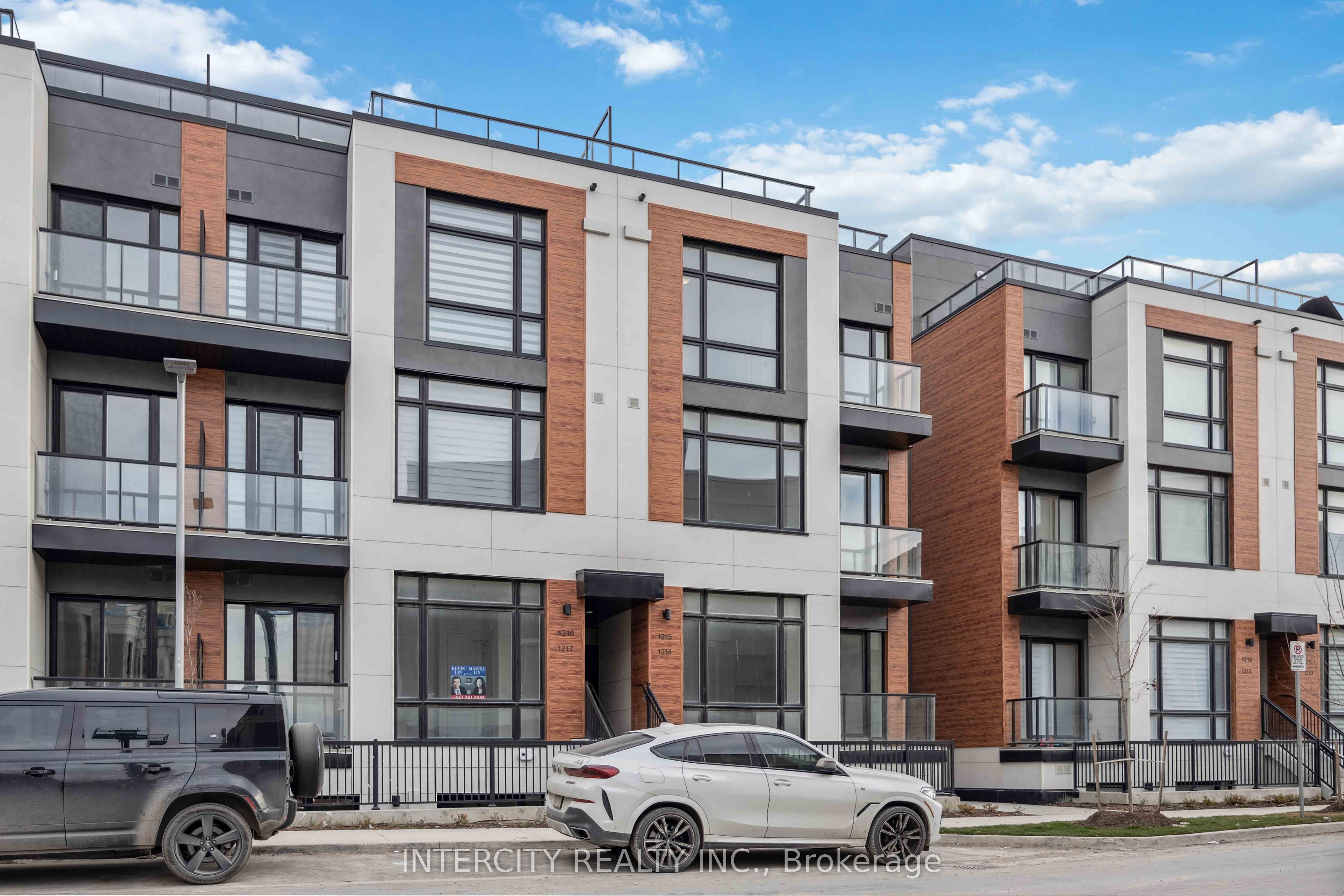 8 David Eyer Road 1215, Richmond Hill, ON L4S 0N3 photo 3
