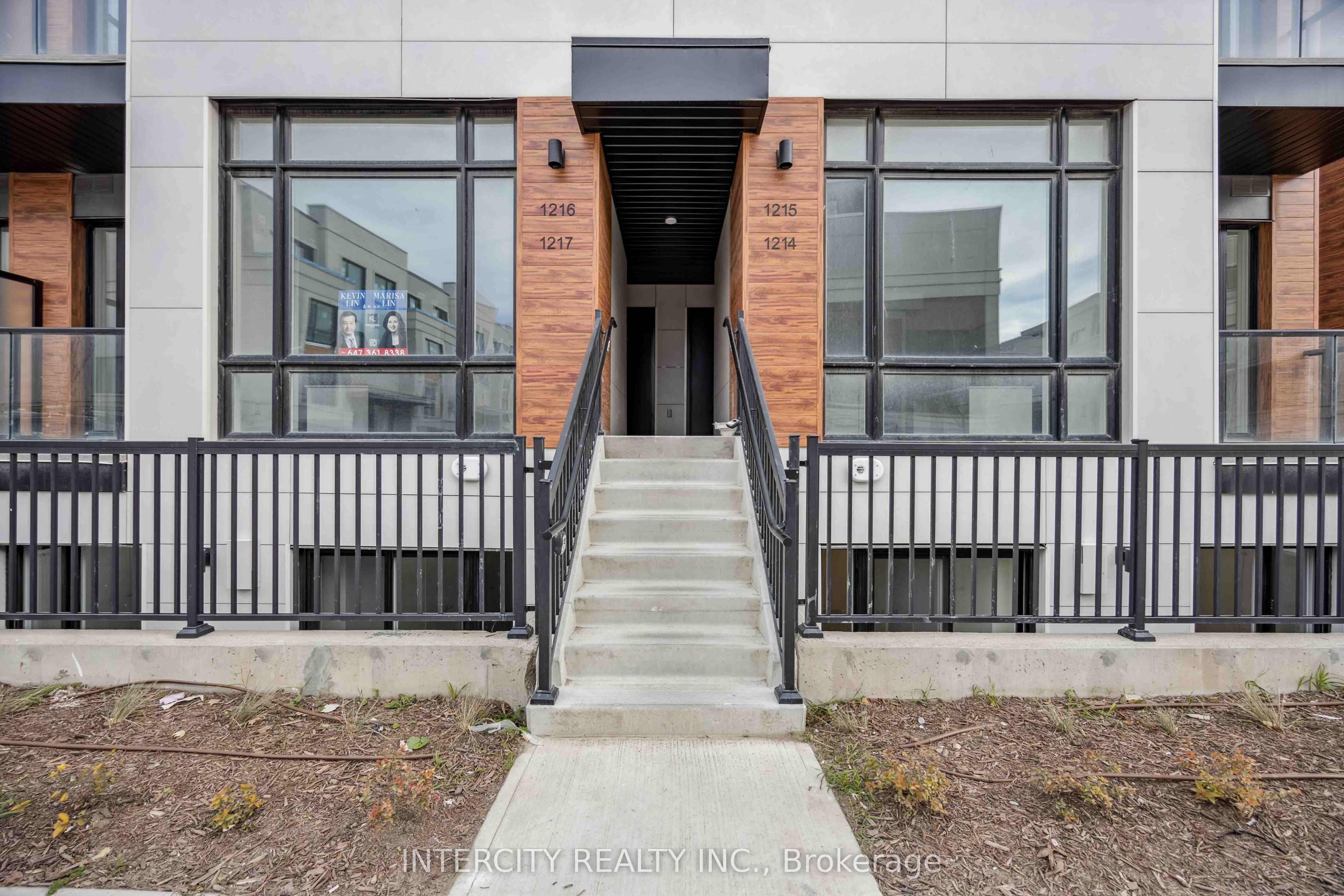 8 David Eyer Road 1215, Richmond Hill, ON L4S 0N3 photo 4
