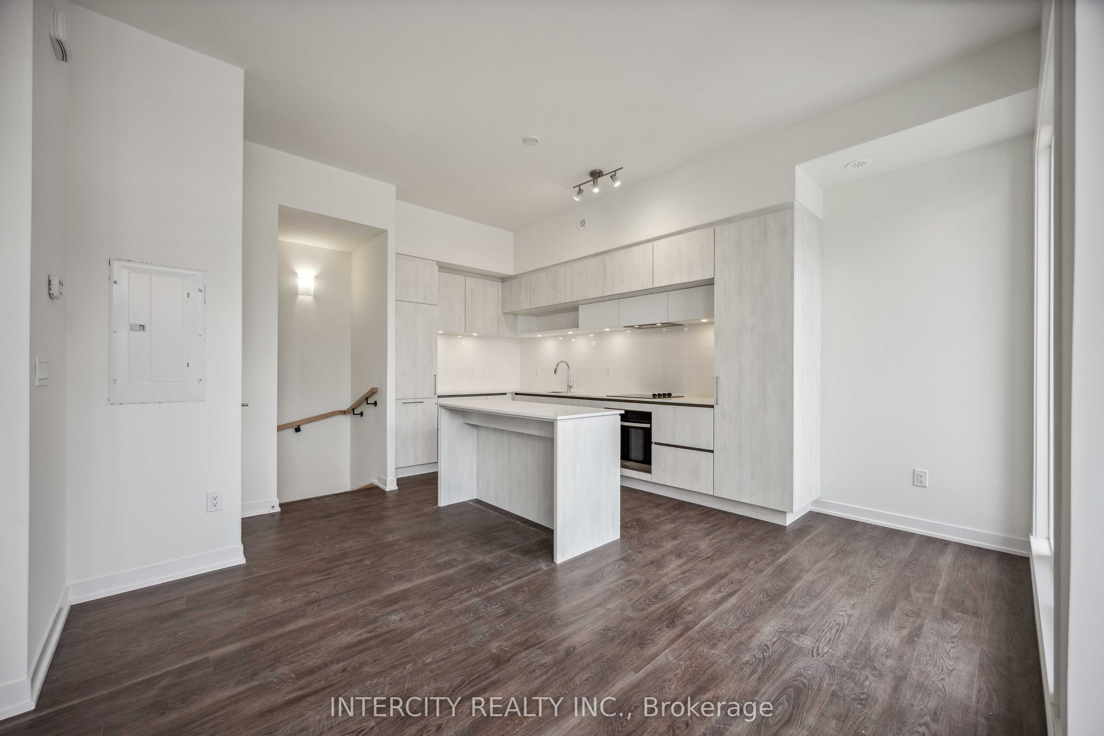 8 David Eyer Road 1215, Richmond Hill, ON L4S 0N3 photo 5