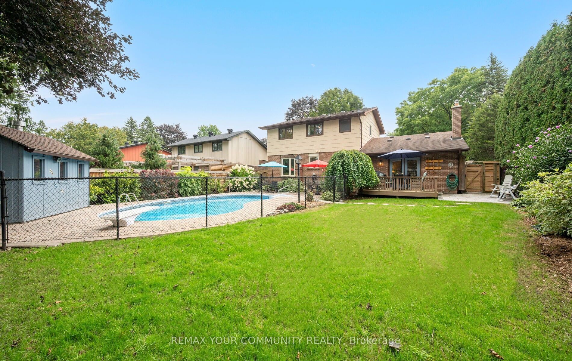 10 Glenview Drive, Aurora, ON L4G 2G8 photo 3