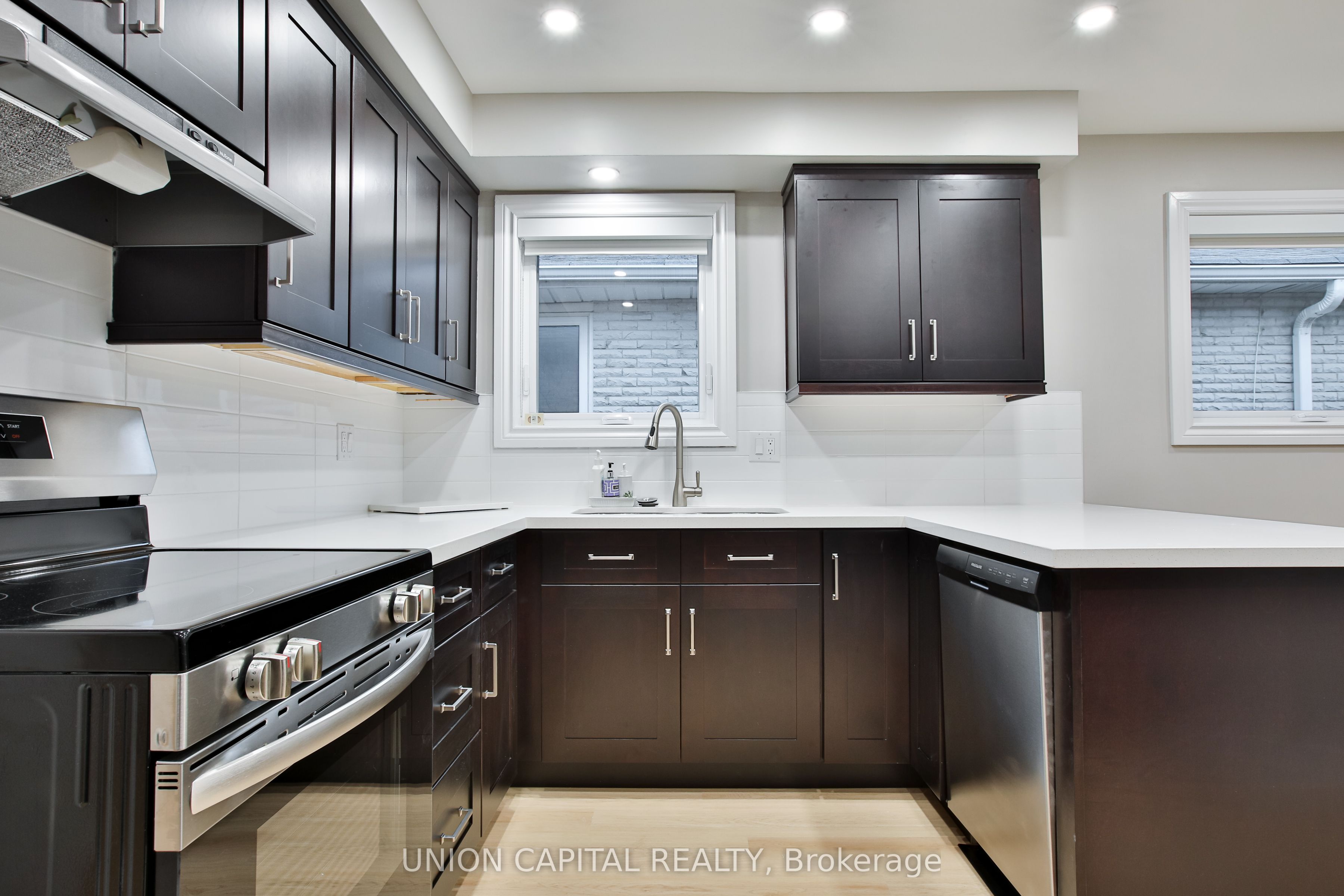 131 Romfield Circuit Upper, Markham, ON L3T 3H7 photo 4