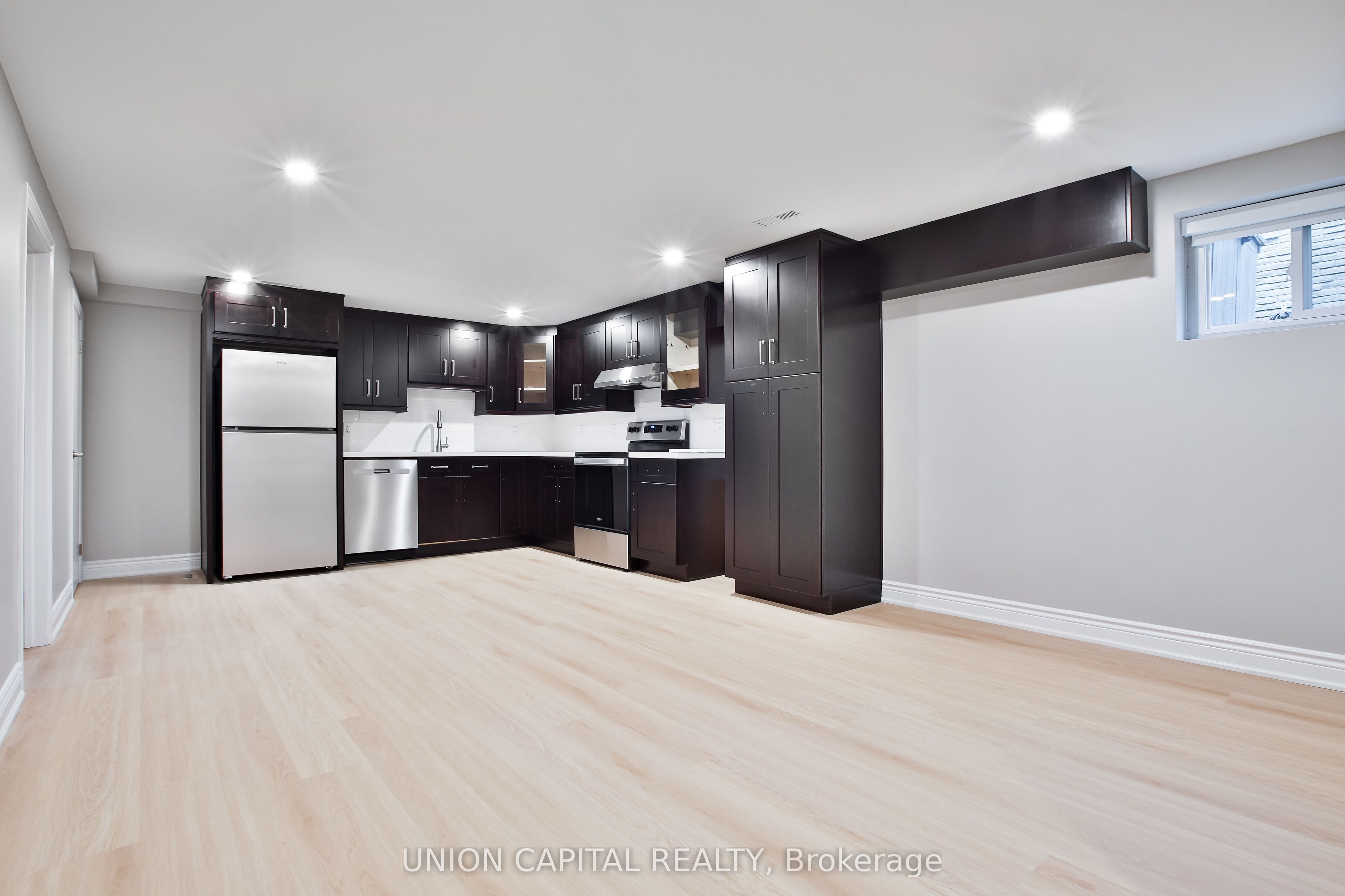 131 Romfield Circuit Lower, Markham, ON L3T 3H7 photo 2