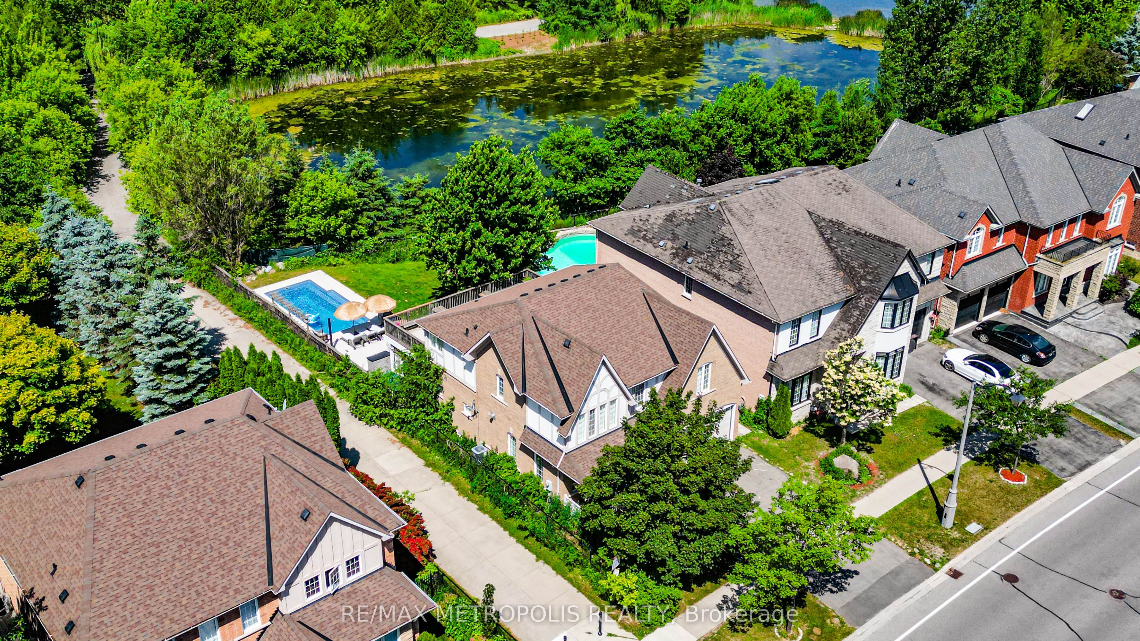 114 Selwyn Road, Richmond Hill, ON L4E 5E3 photo 4