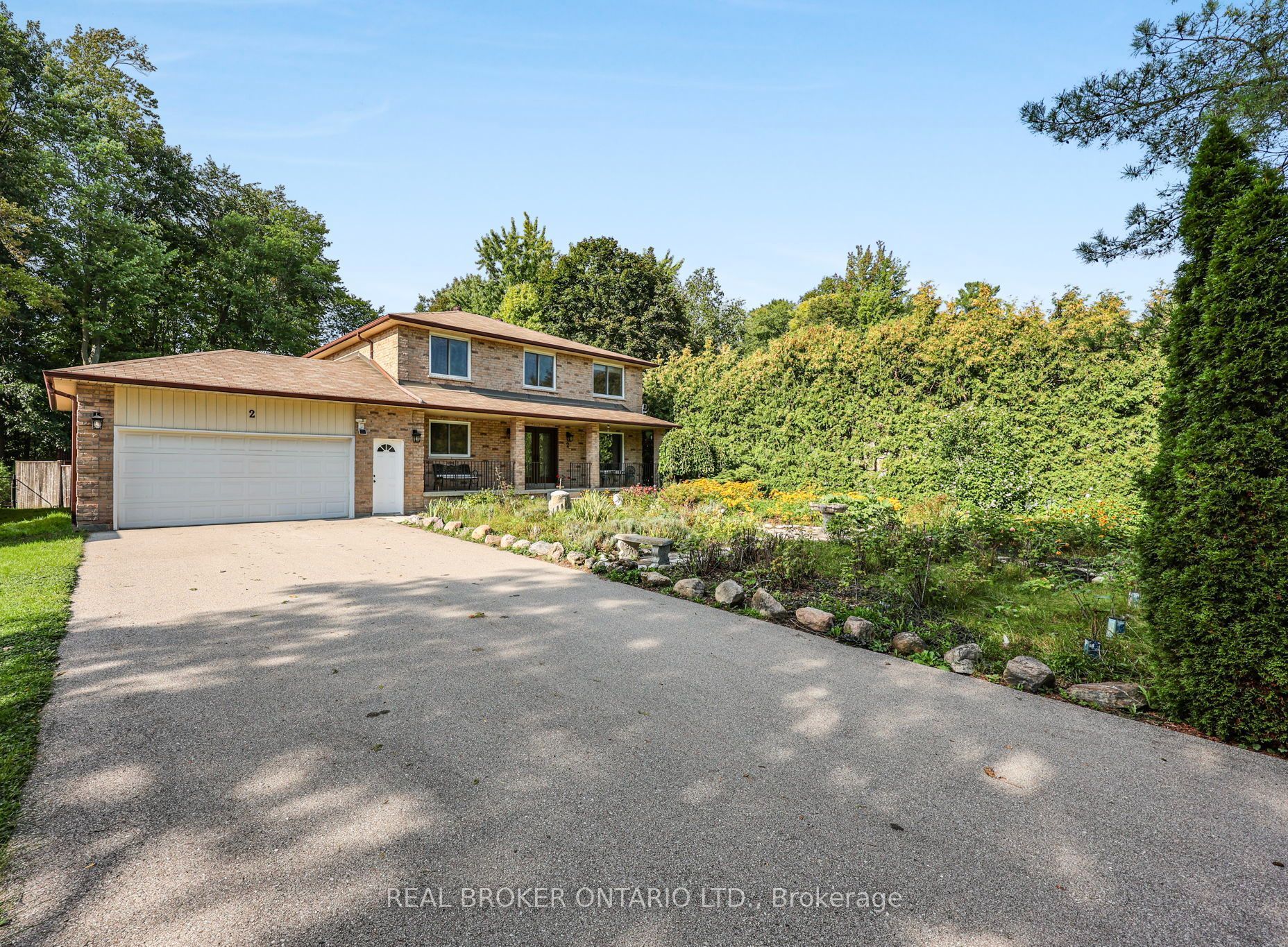 2 Amberglen Court, East Gwillimbury, ON L9N 1J6