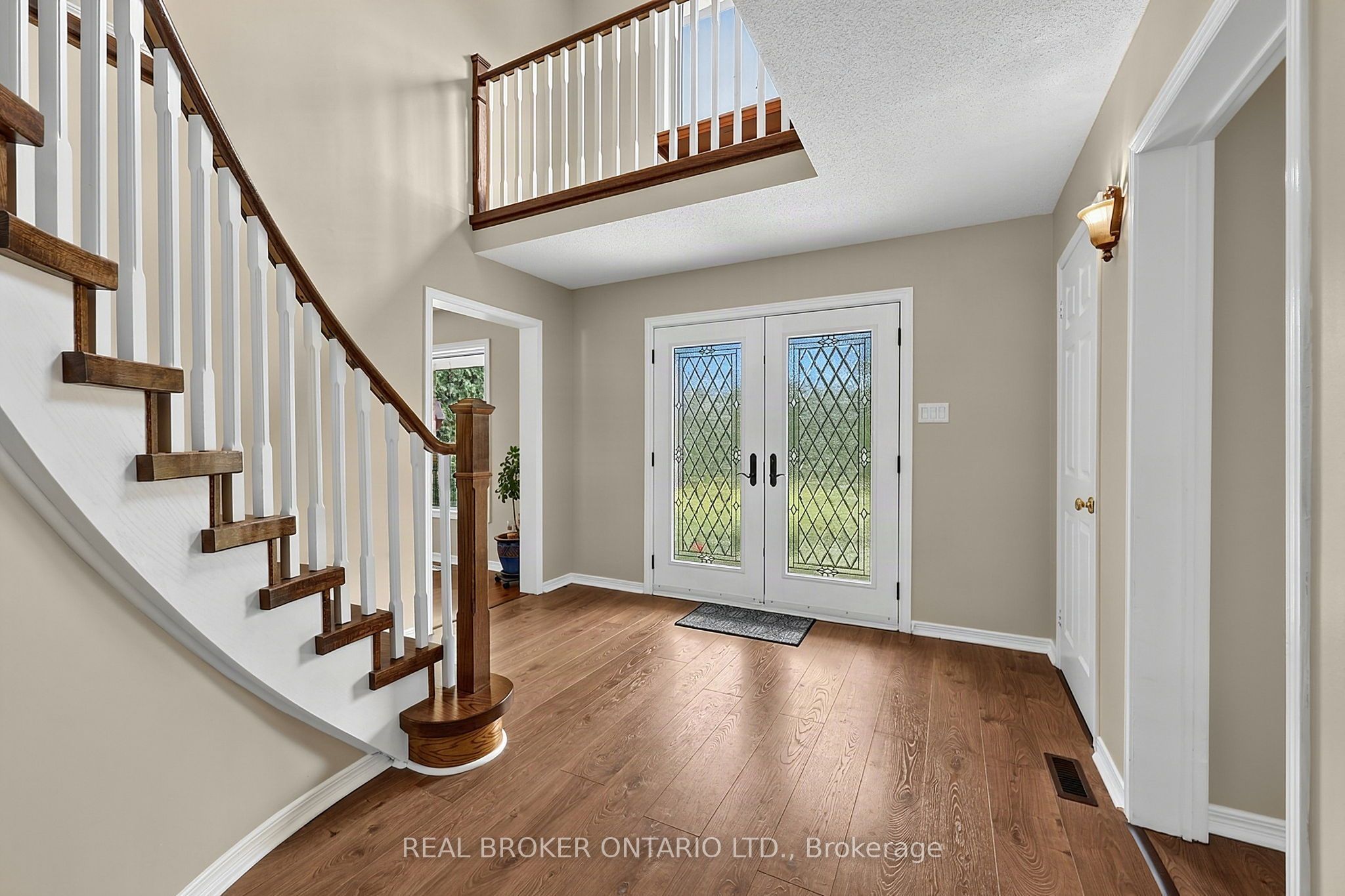 2 Amberglen Court, East Gwillimbury, ON L9N 1J6 photo 4