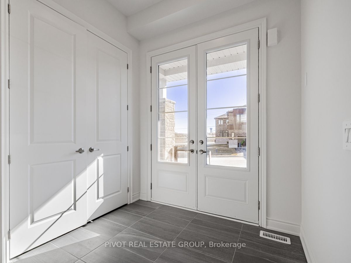 16 Rowe Street, Bradford West Gwillimbury, ON L3Z 4M9 photo 3
