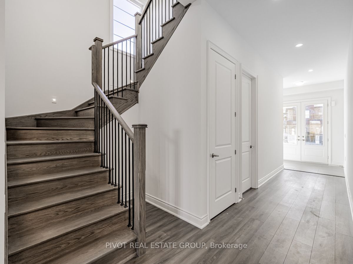 16 Rowe Street, Bradford West Gwillimbury, ON L3Z 4M9 photo 4
