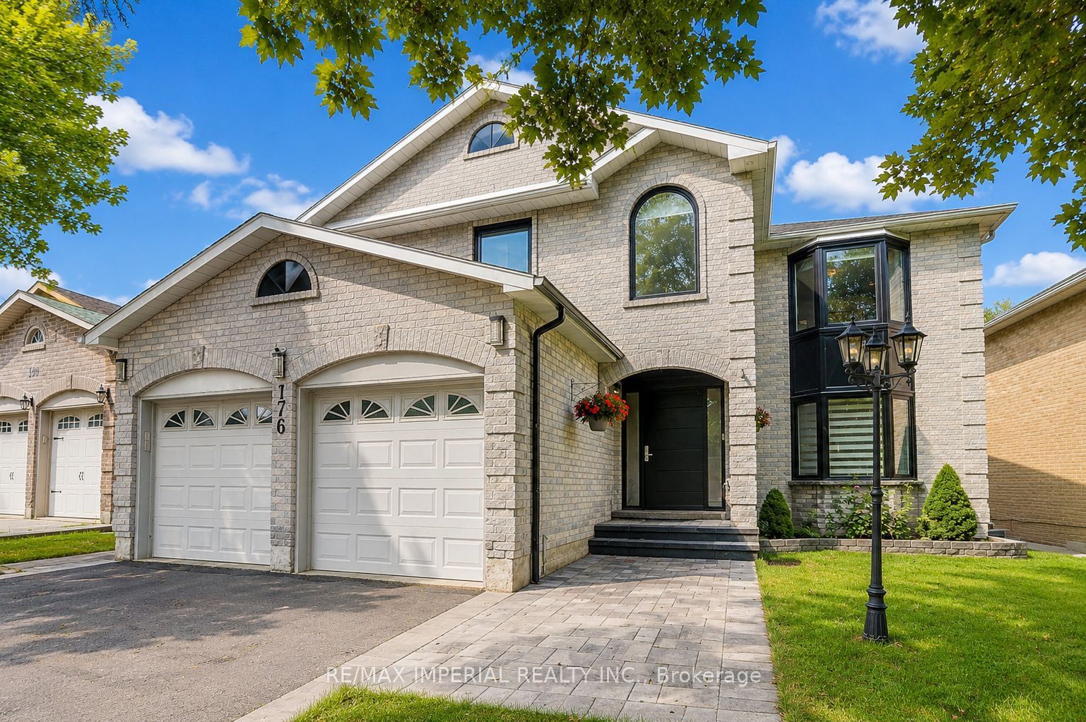 176 Timpson Drive, Aurora, ON L4G 5N2 photo 2