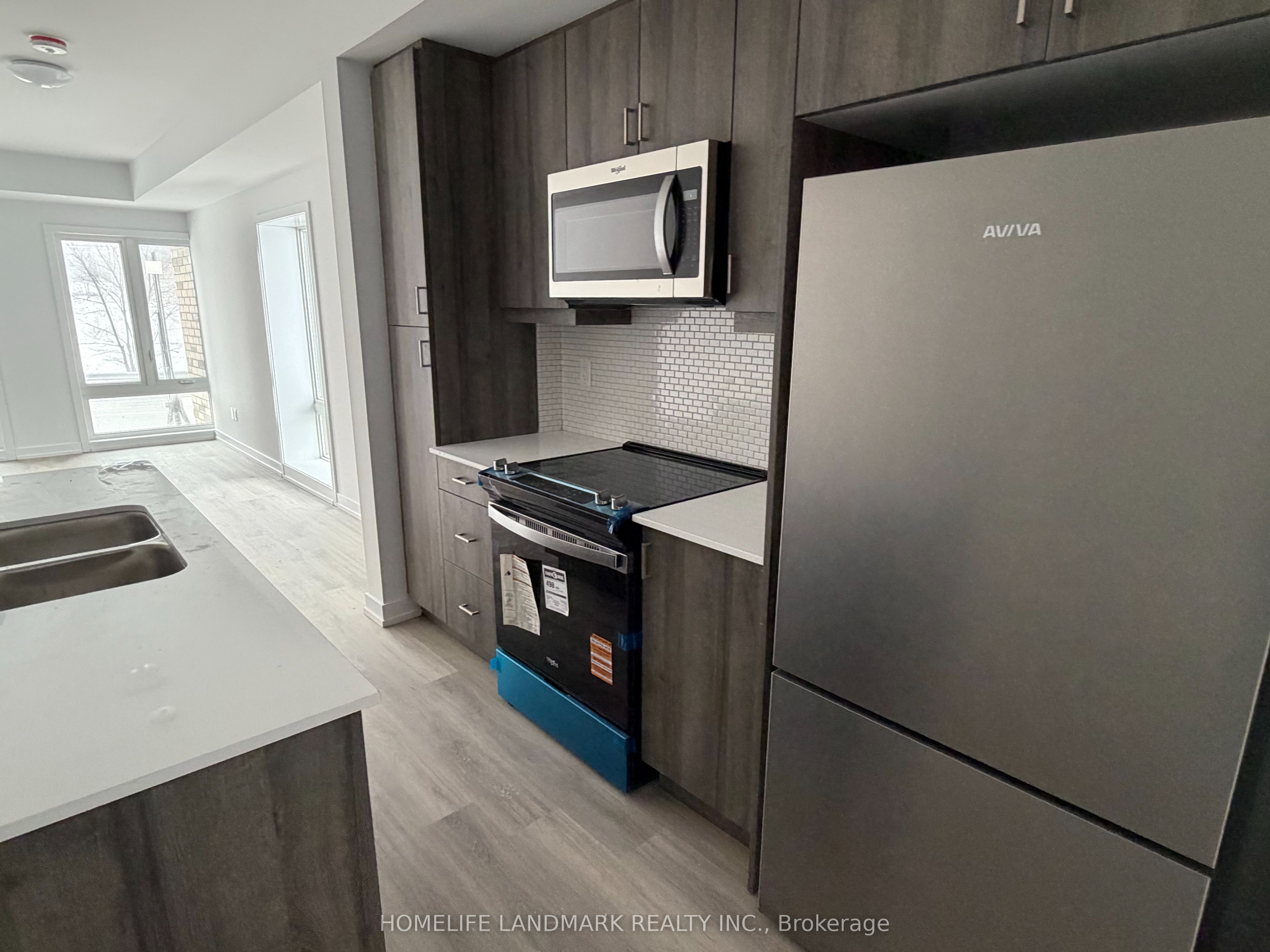 5 Bancroft Lane 301, Richmond Hill, ON L4E 1M1 photo 2