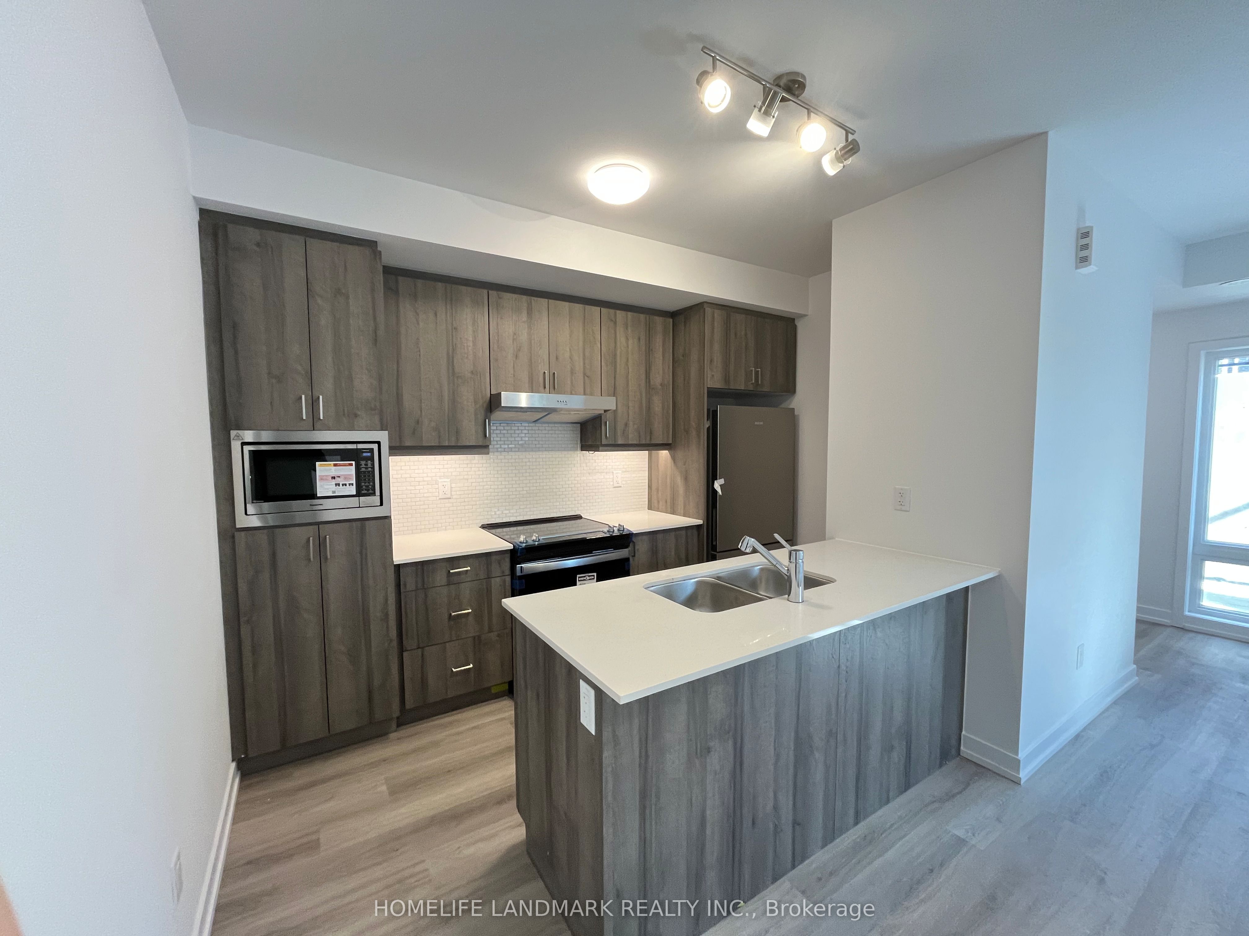 5 Bancroft Lane 316, Richmond Hill, ON L4E 1M1 photo 2