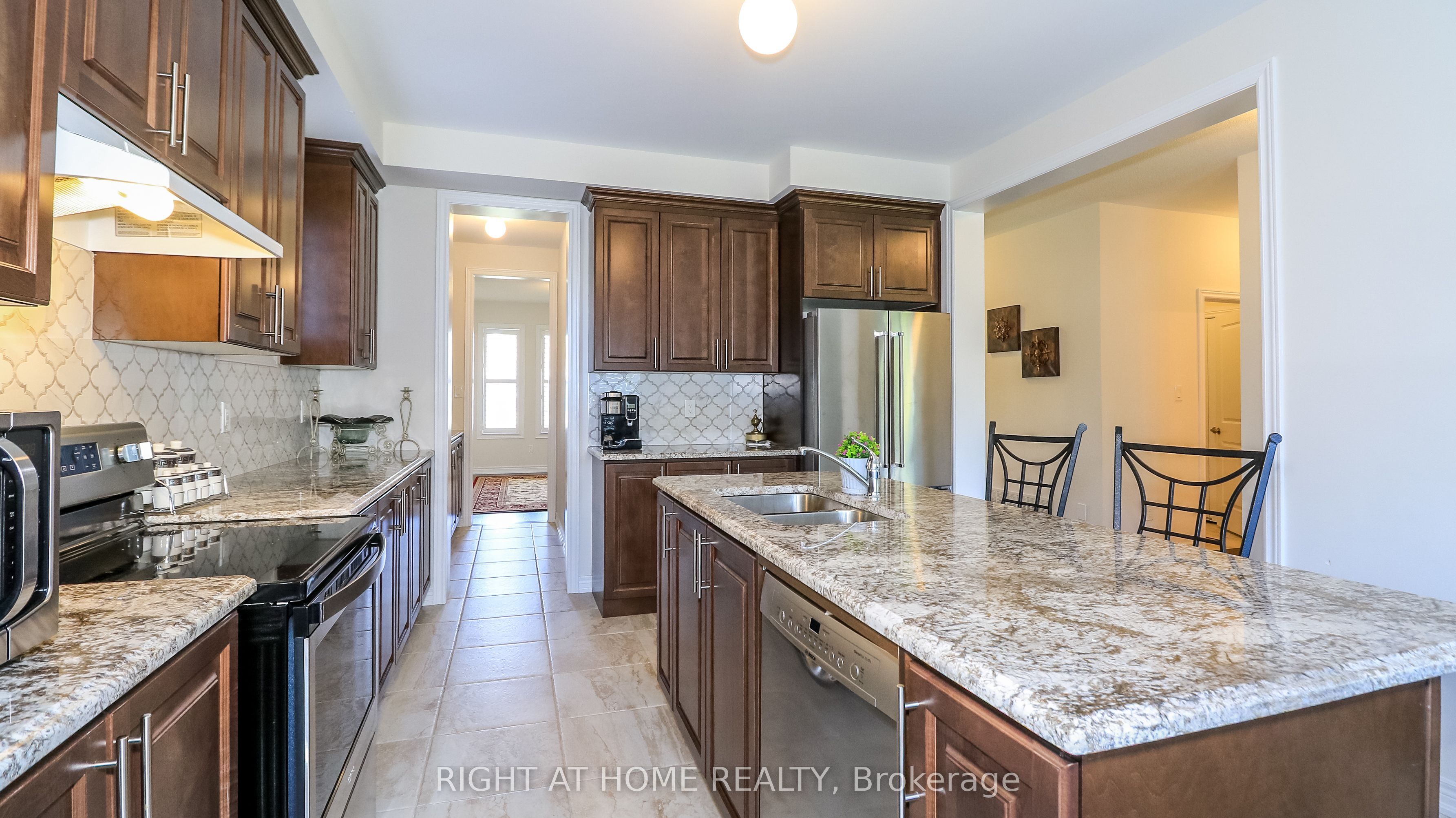 1474 Simpkin Court, Innisfil, ON L0L 1W0 photo 4