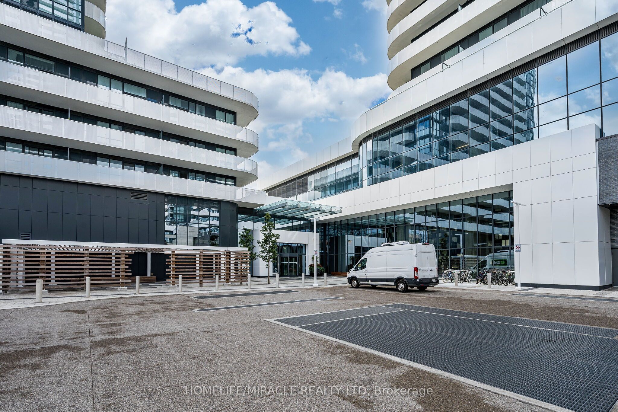 195 Commerce Street 1003, Vaughan, ON L4K 0P9 photo 2