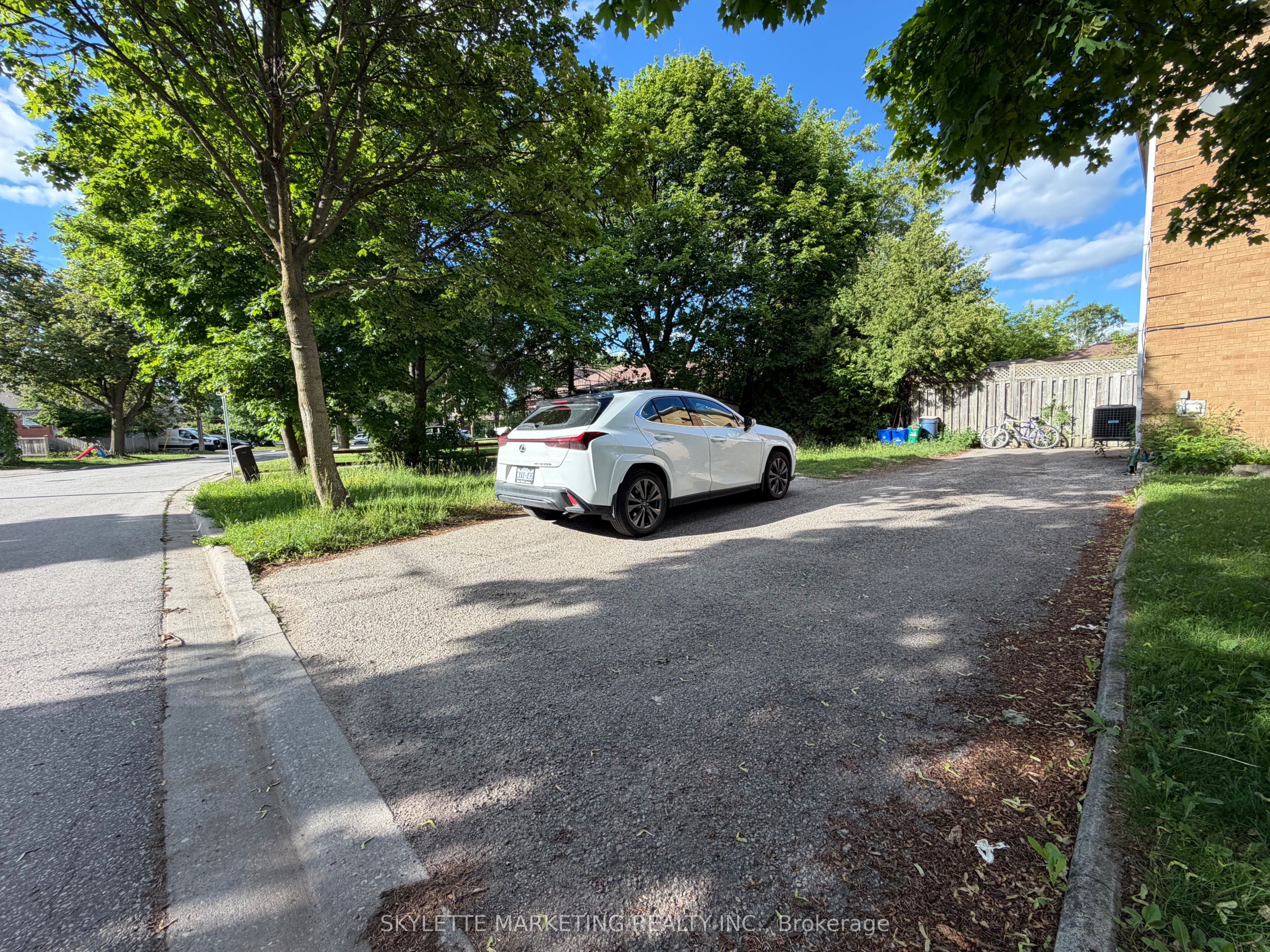 229 Zelda Crescent Lower, Richmond Hill, ON L4C 2Y7 photo 4