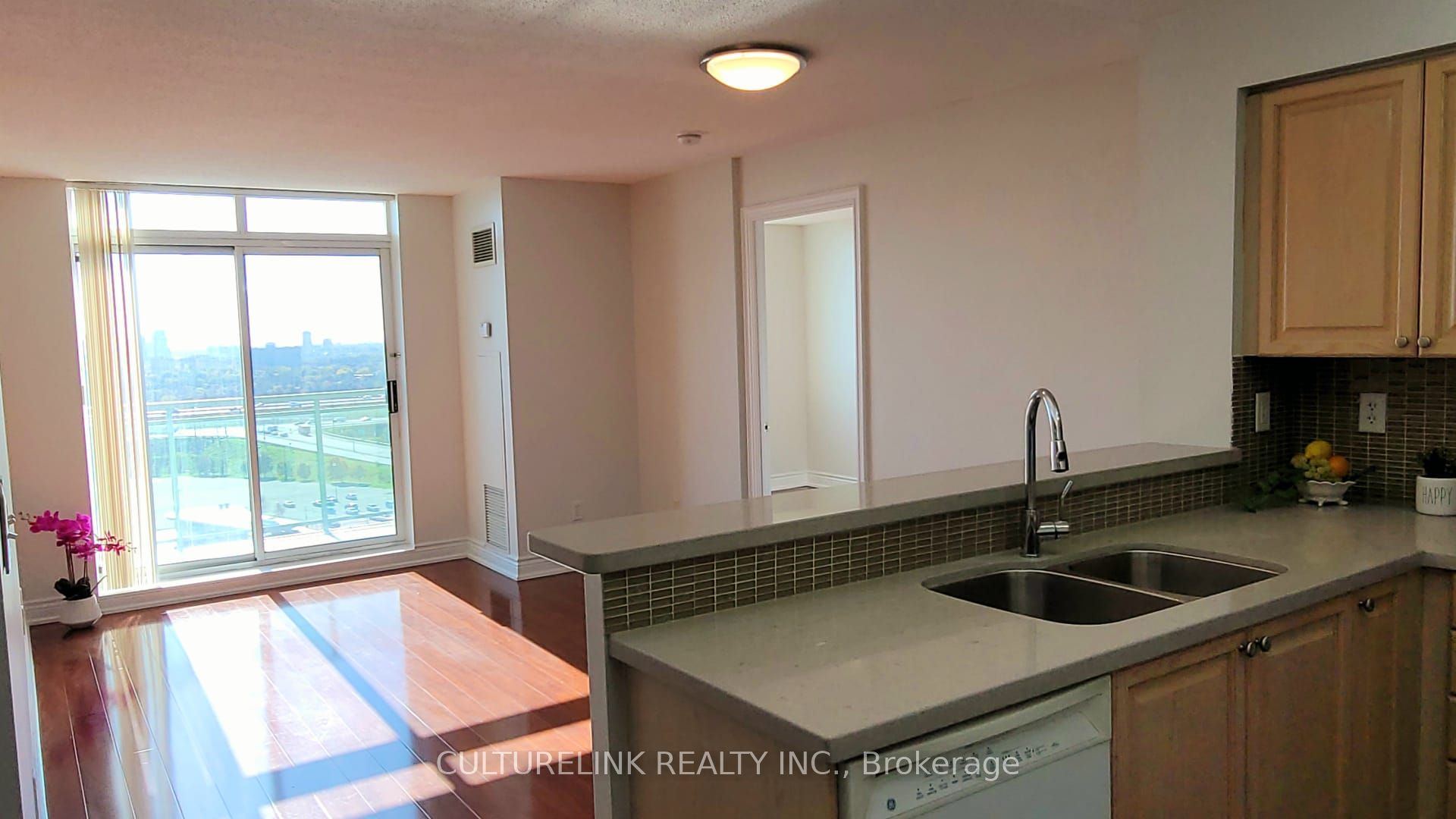 39 Oneida Crescent Ph 5, Richmond Hill, ON L4B 4T9 photo 2