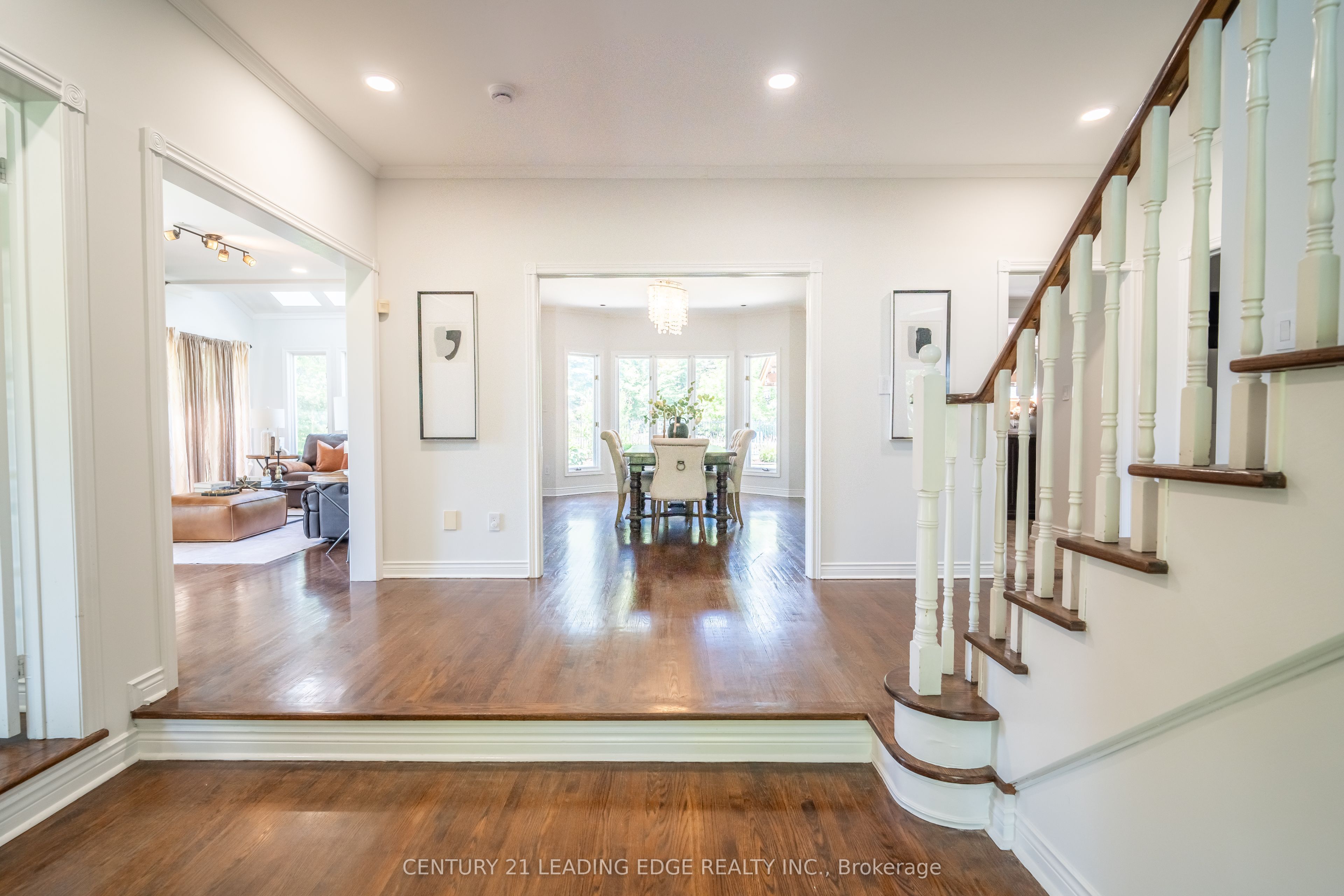 6 Stonegate Street, Whitchurch-Stouffville, ON L0H 1G0 photo 2