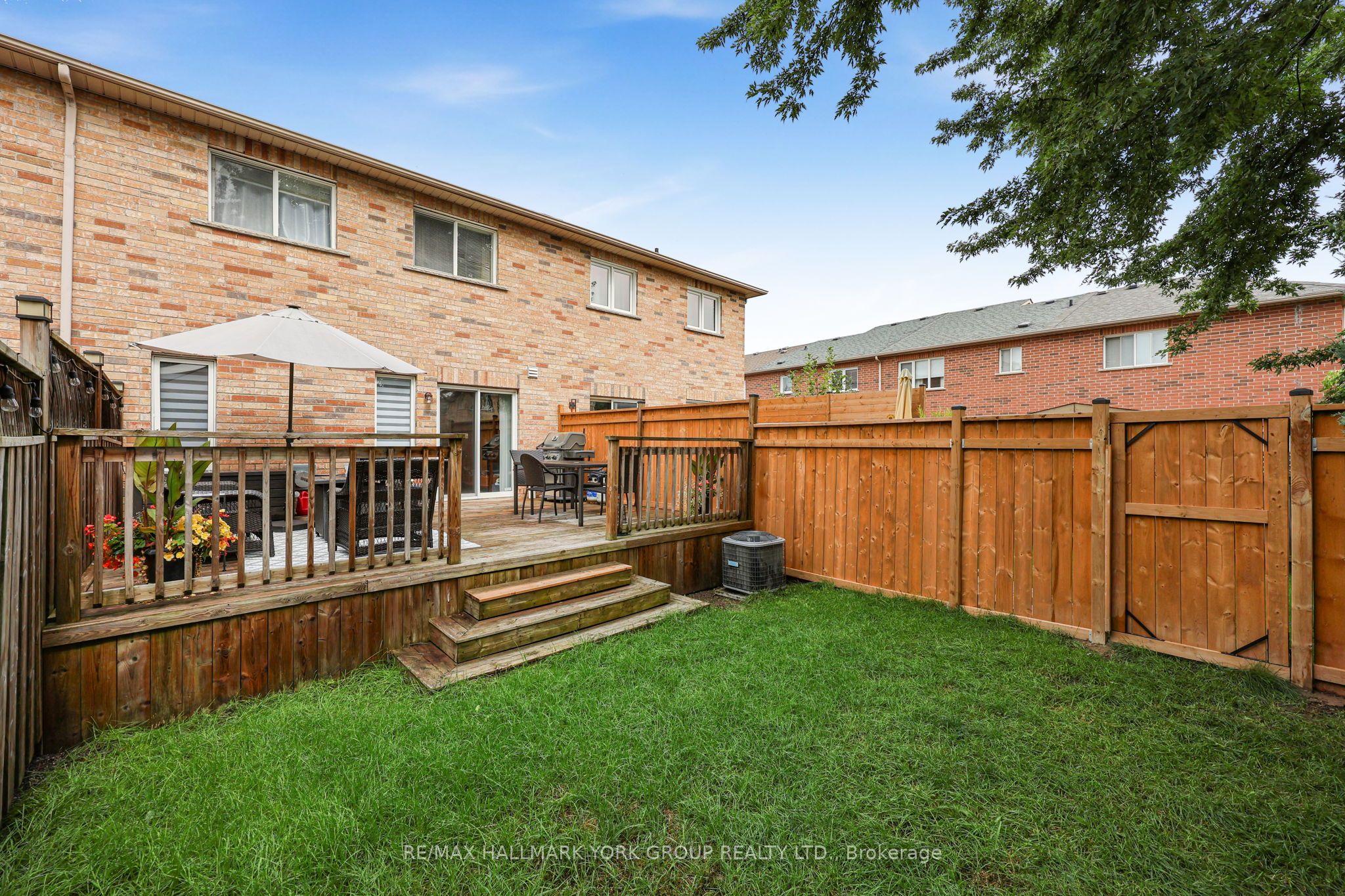 620 Bondi Avenue, Newmarket, ON L3Y 8S8 photo 2
