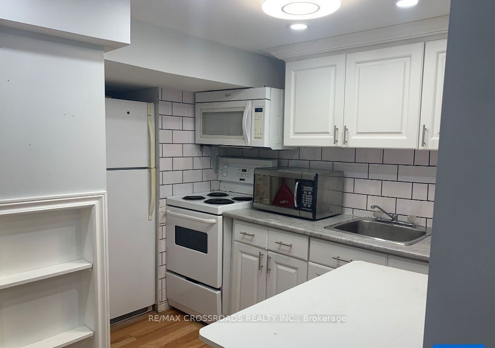 128 Major Mackenzie Drive E 3, Richmond Hill, ON L4C 1H1 photo 4