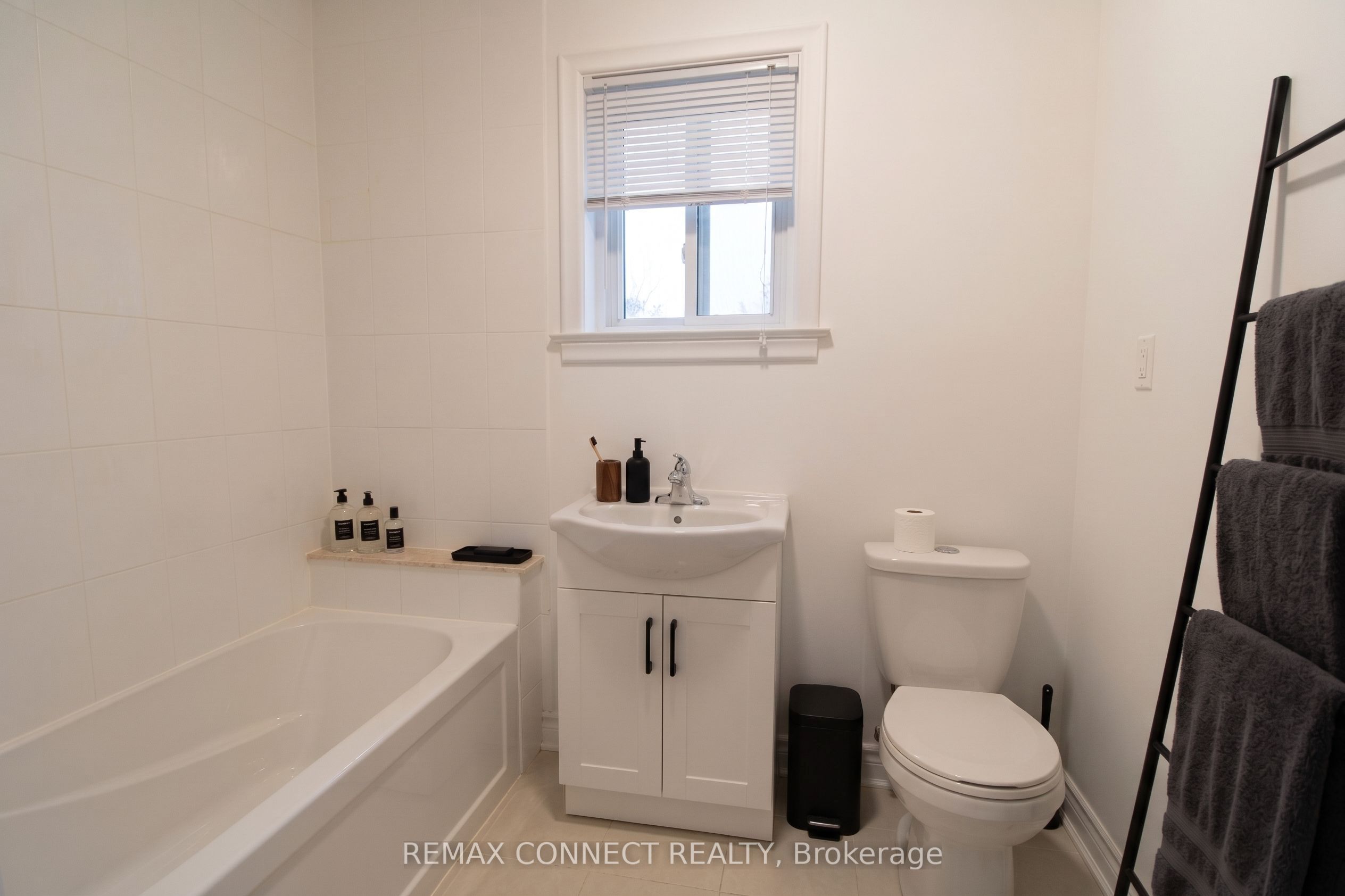 12 Longbridge Road -  Main, Vaughan, ON L4J 1L5 photo 5
