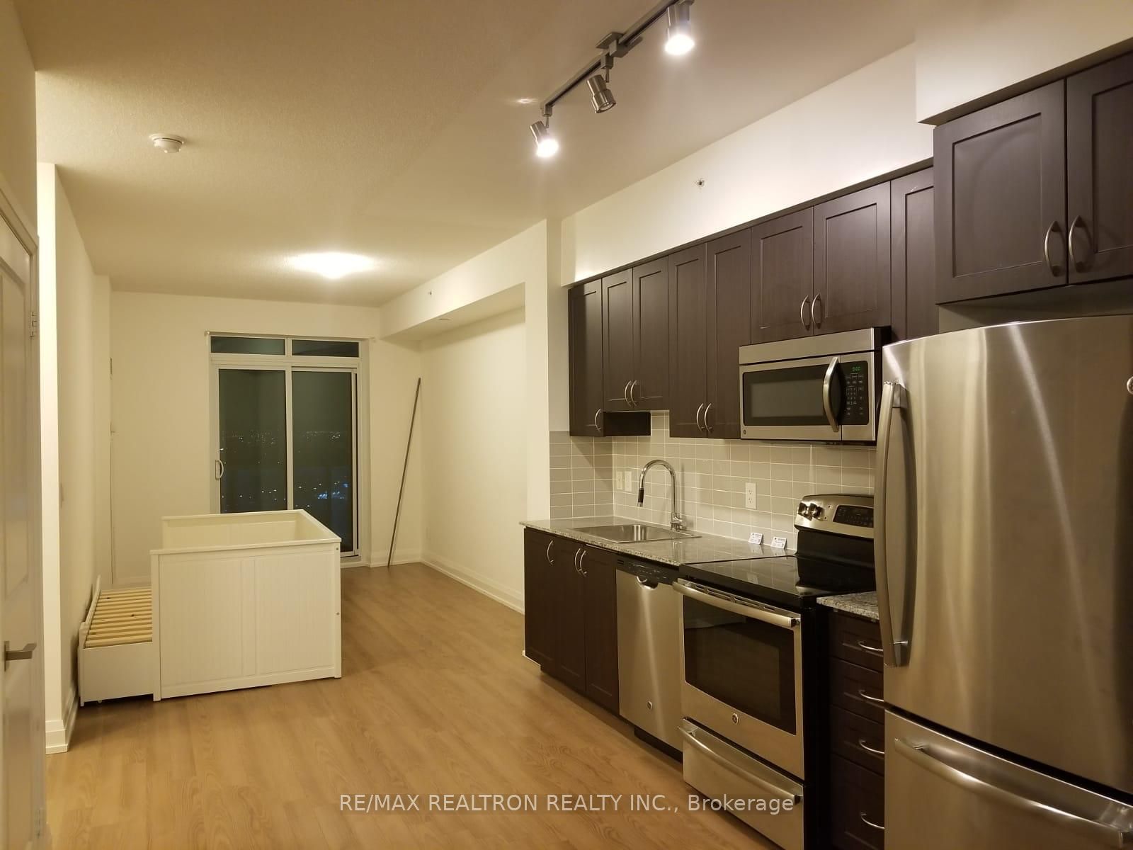 7171 Yonge Street 2412, Markham, ON L3T 0C5 photo 4