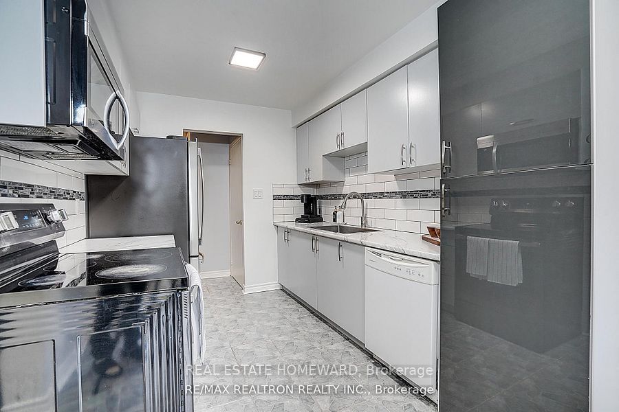 51 Steepleview Crescent, Richmond Hill, ON L4C 9R3 photo 3