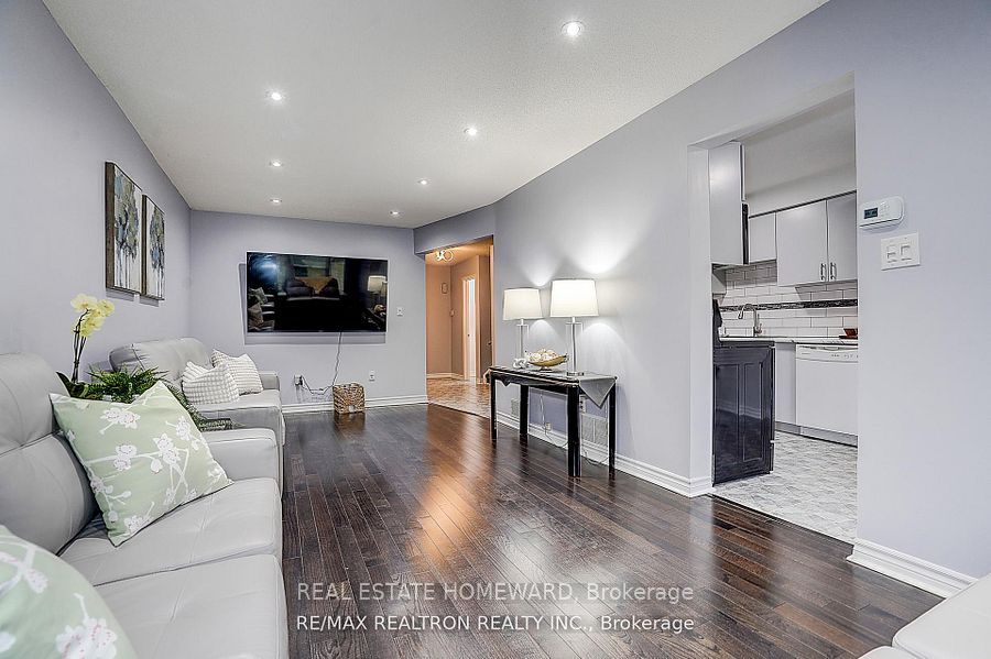 51 Steepleview Crescent, Richmond Hill, ON L4C 9R3 photo 4