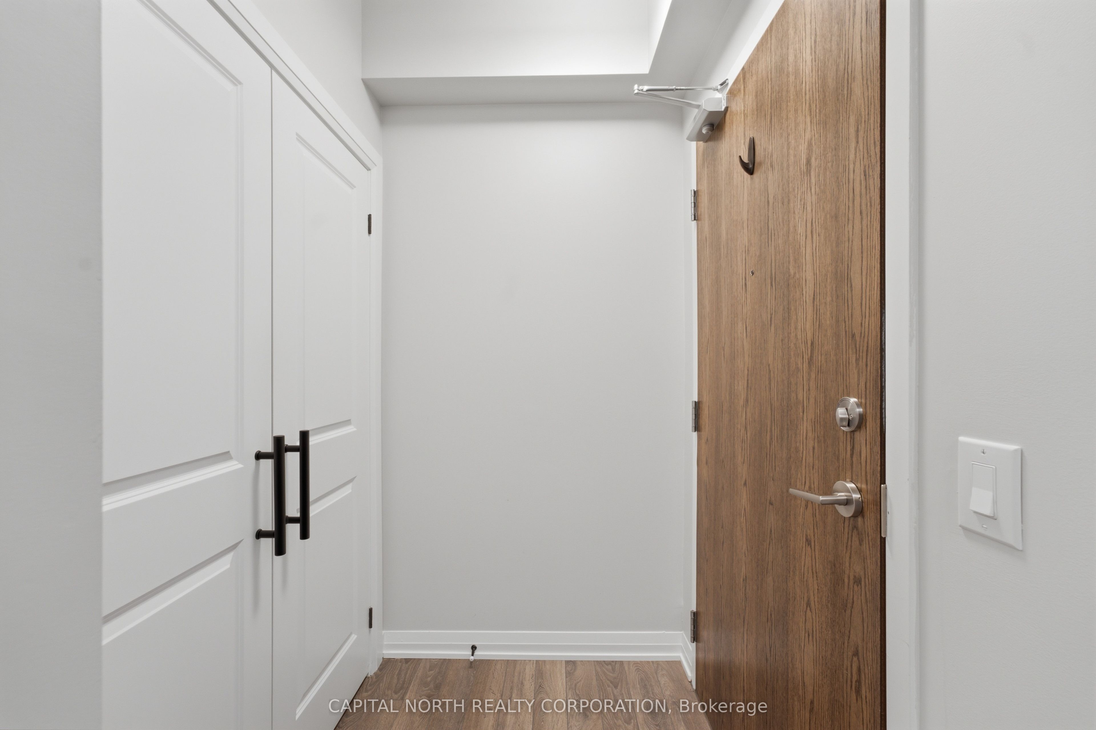 99 Eagle Rock Way 405, Vaughan, ON L6A 5A7 photo 4