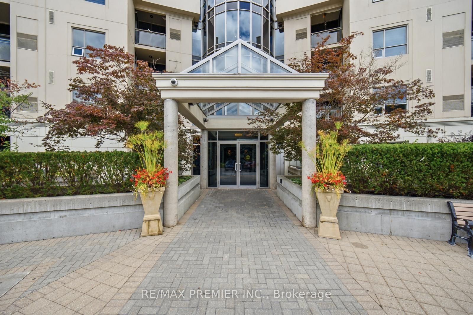 8201 Islington Avenue 217, Vaughan, ON L4L 9S6 photo 2