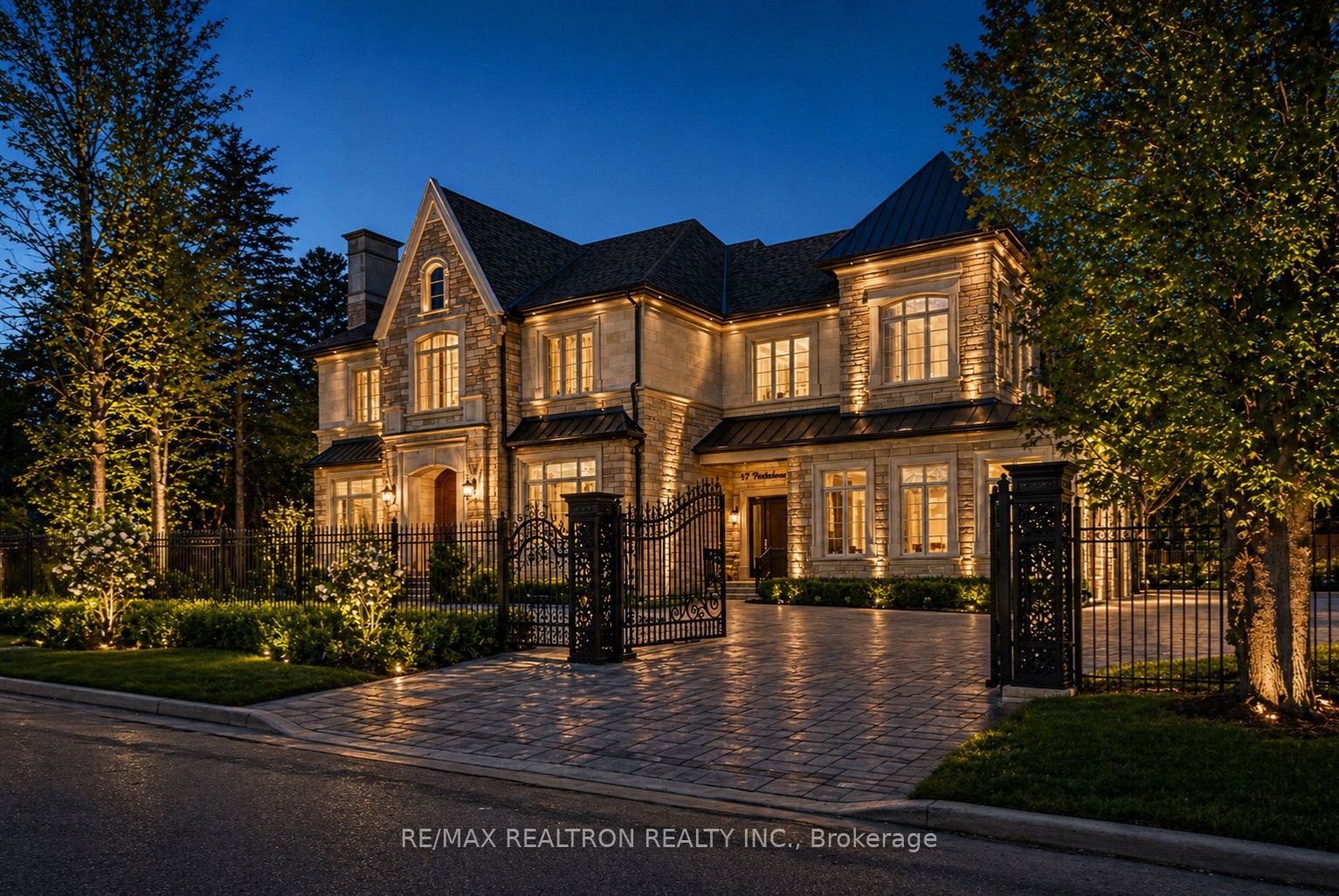 17 Pebblelane Court, Richmond Hill, ON L4C 6X2 photo 2