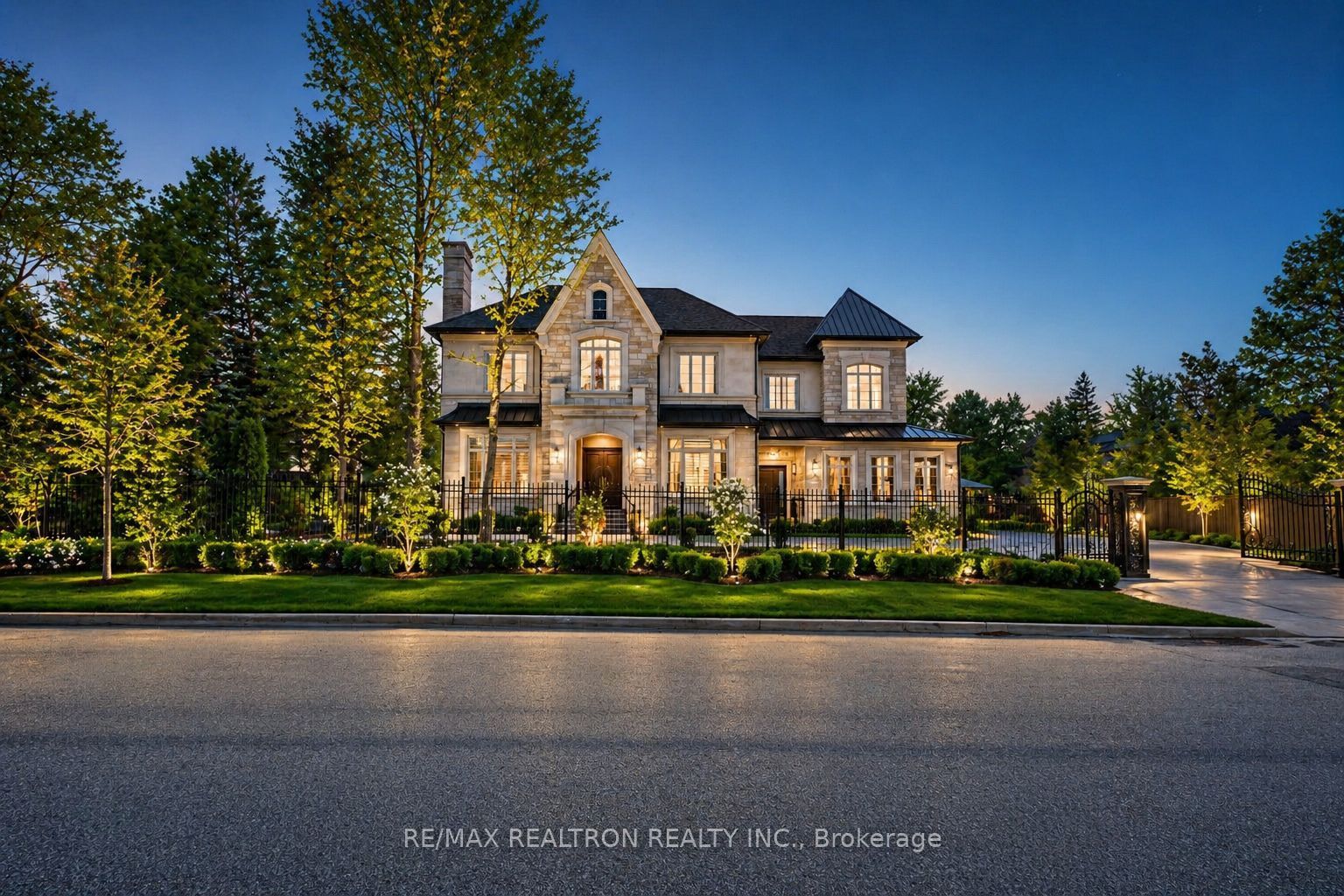 17 Pebblelane Court, Richmond Hill, ON L4C 6X2 photo 3