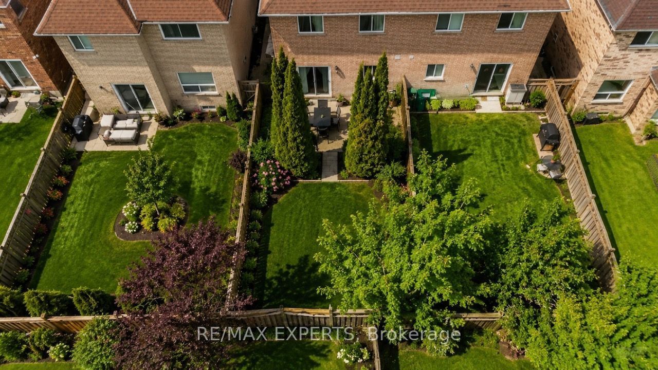 62 Colonial Crescent, Richmond Hill, ON L4E 3X3 photo 2