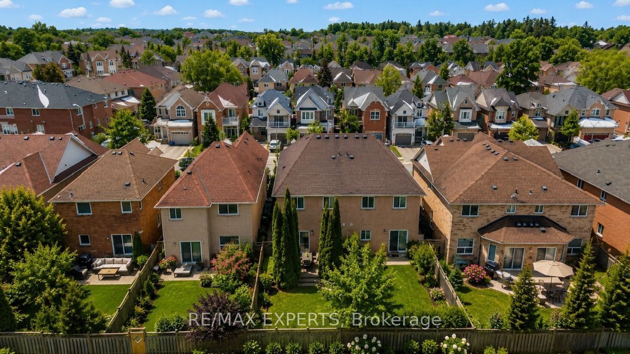 62 Colonial Crescent, Richmond Hill, ON L4E 3X3 photo 3