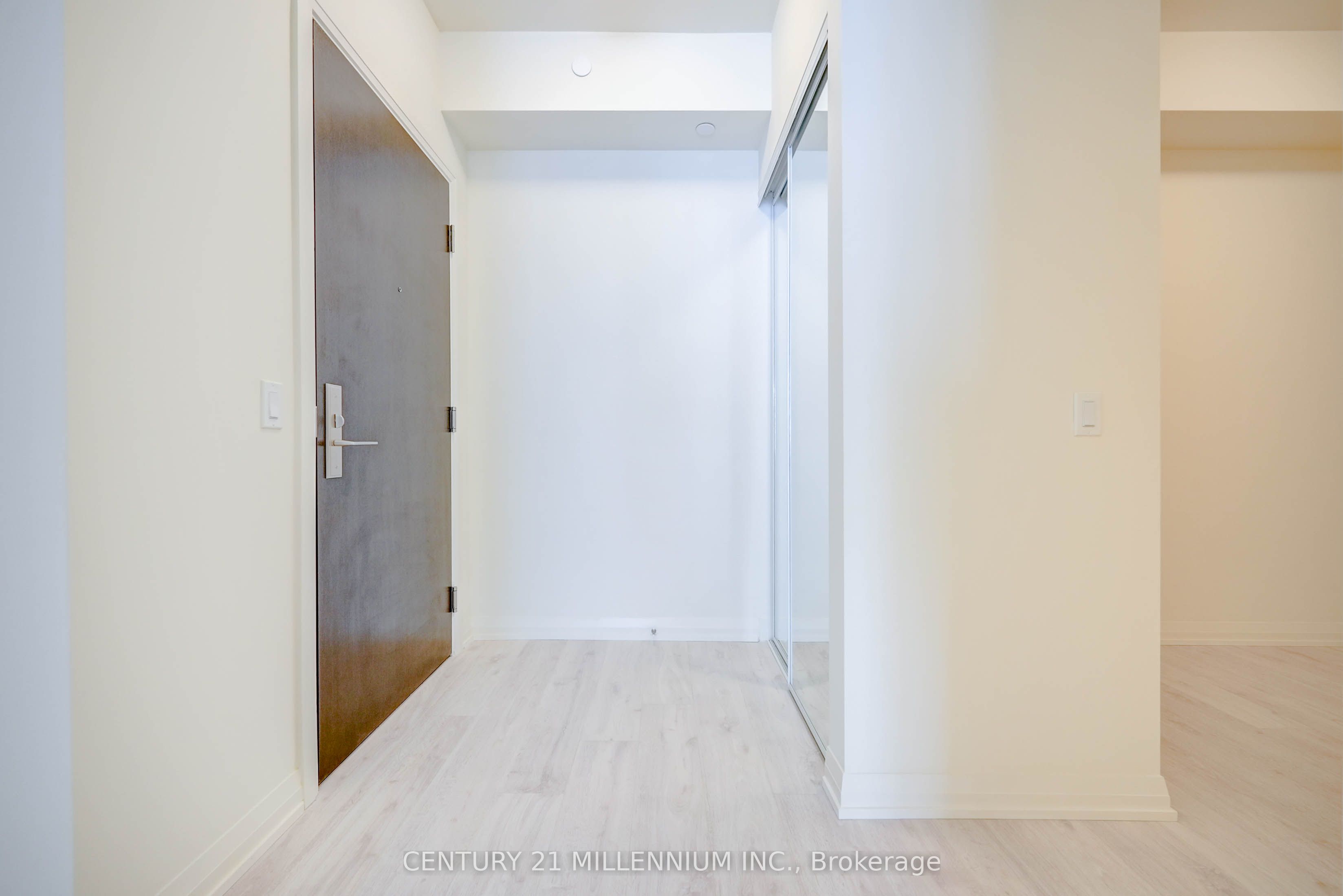 9000 Jane Street 1120, Vaughan, ON L4K 0M6 photo 2