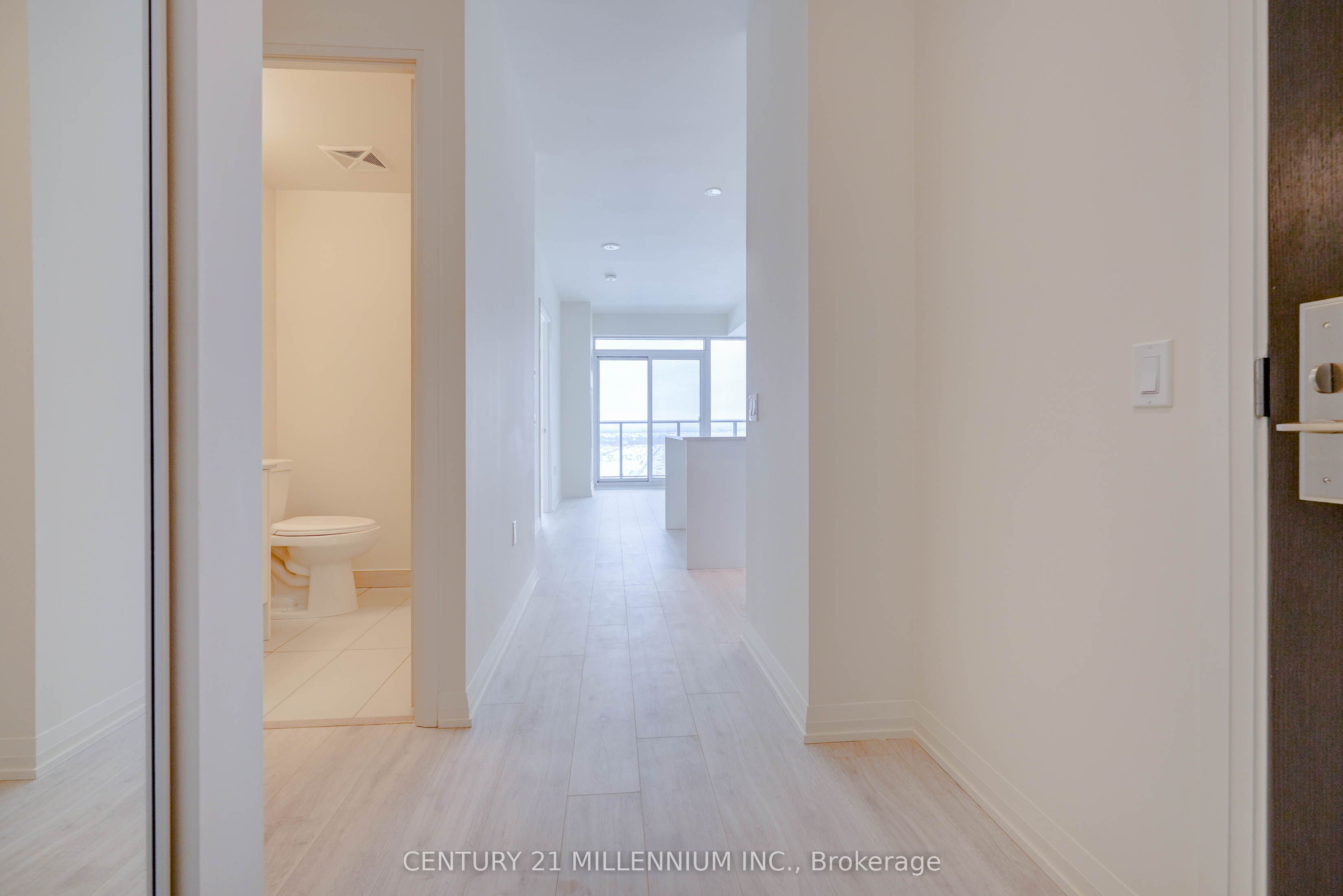 9000 Jane Street 1120, Vaughan, ON L4K 0M6 photo 3