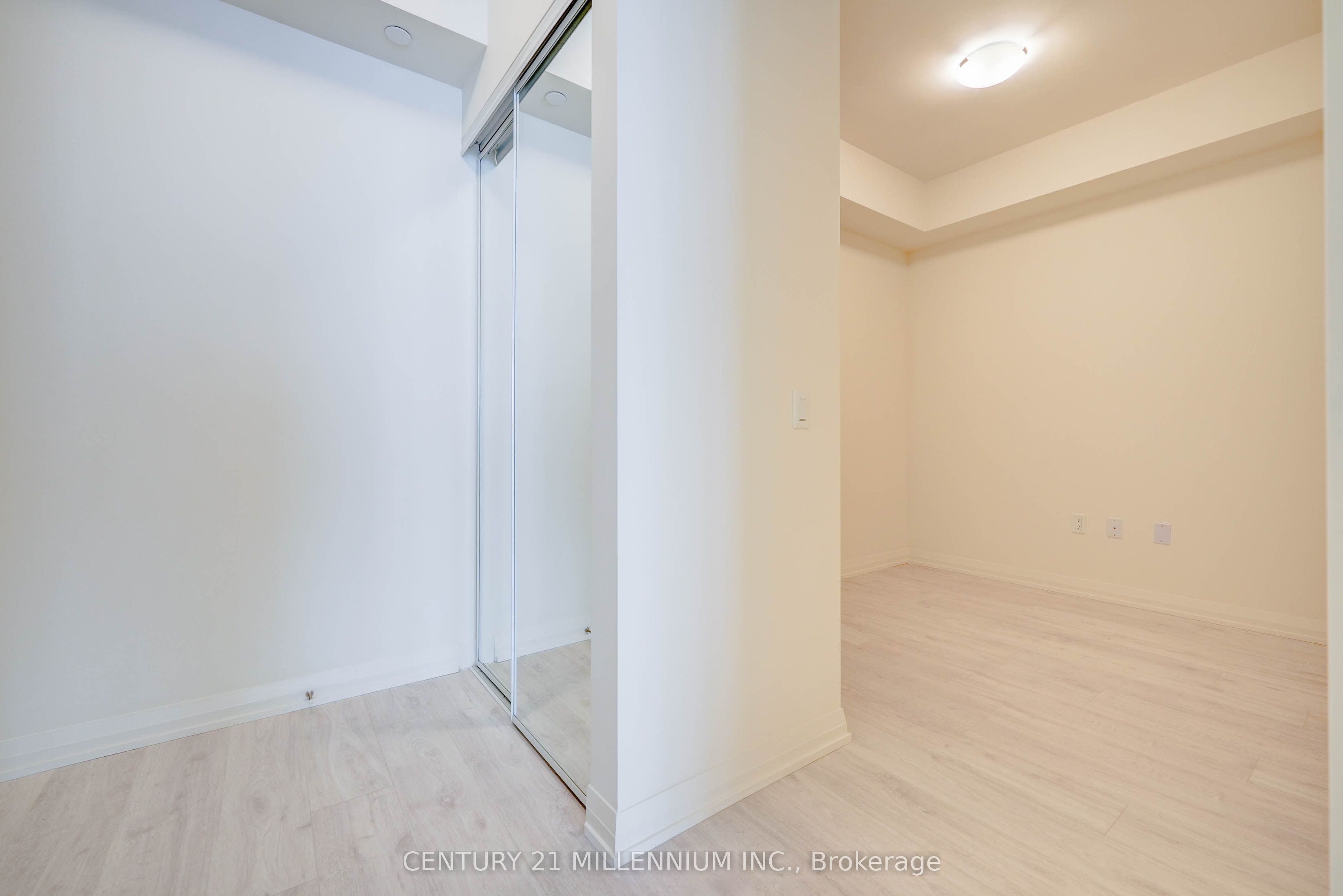9000 Jane Street 1120, Vaughan, ON L4K 0M6 photo 4