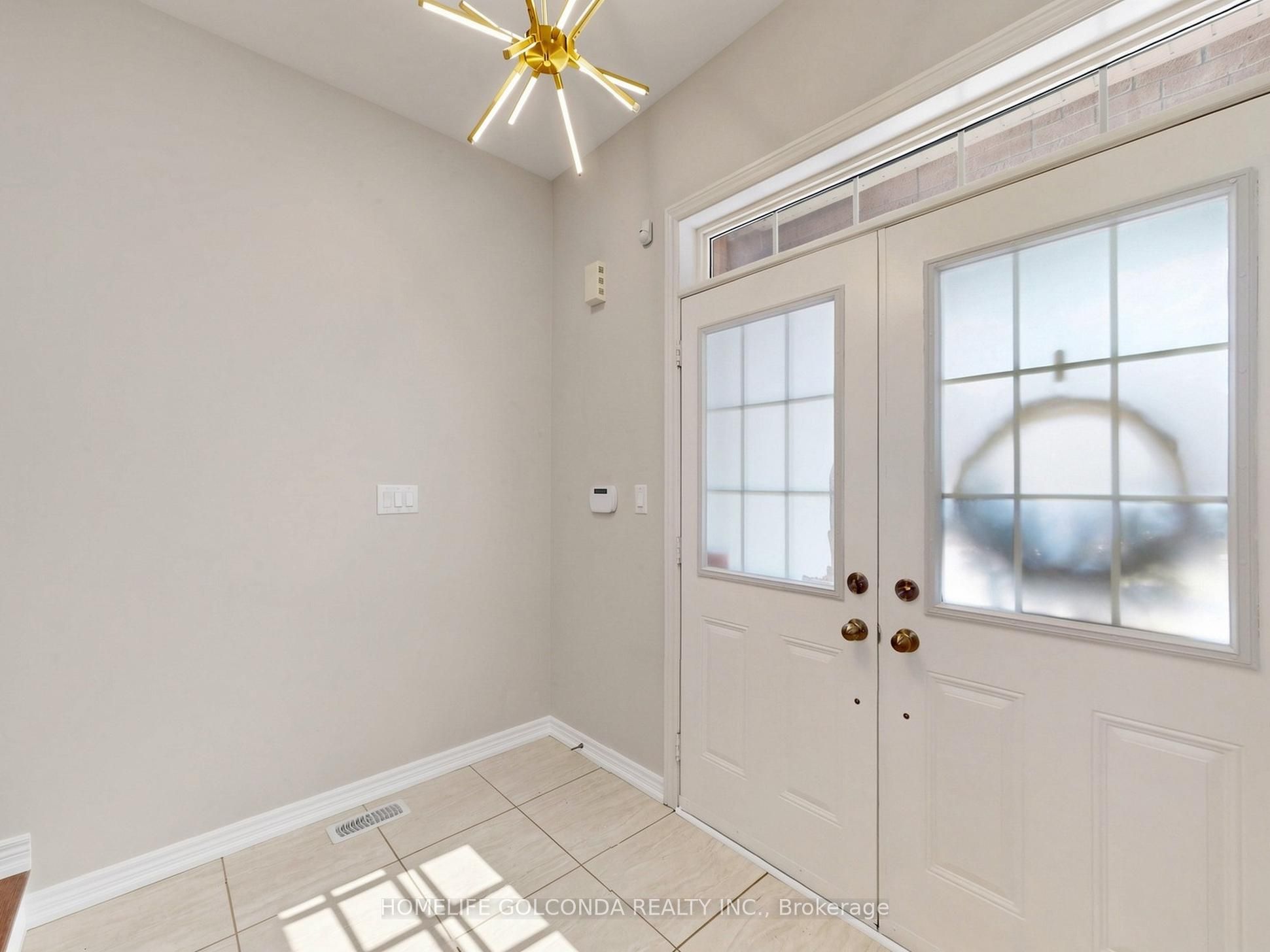 31 Bolsby Court, Aurora, ON L4G 1B7 photo 3