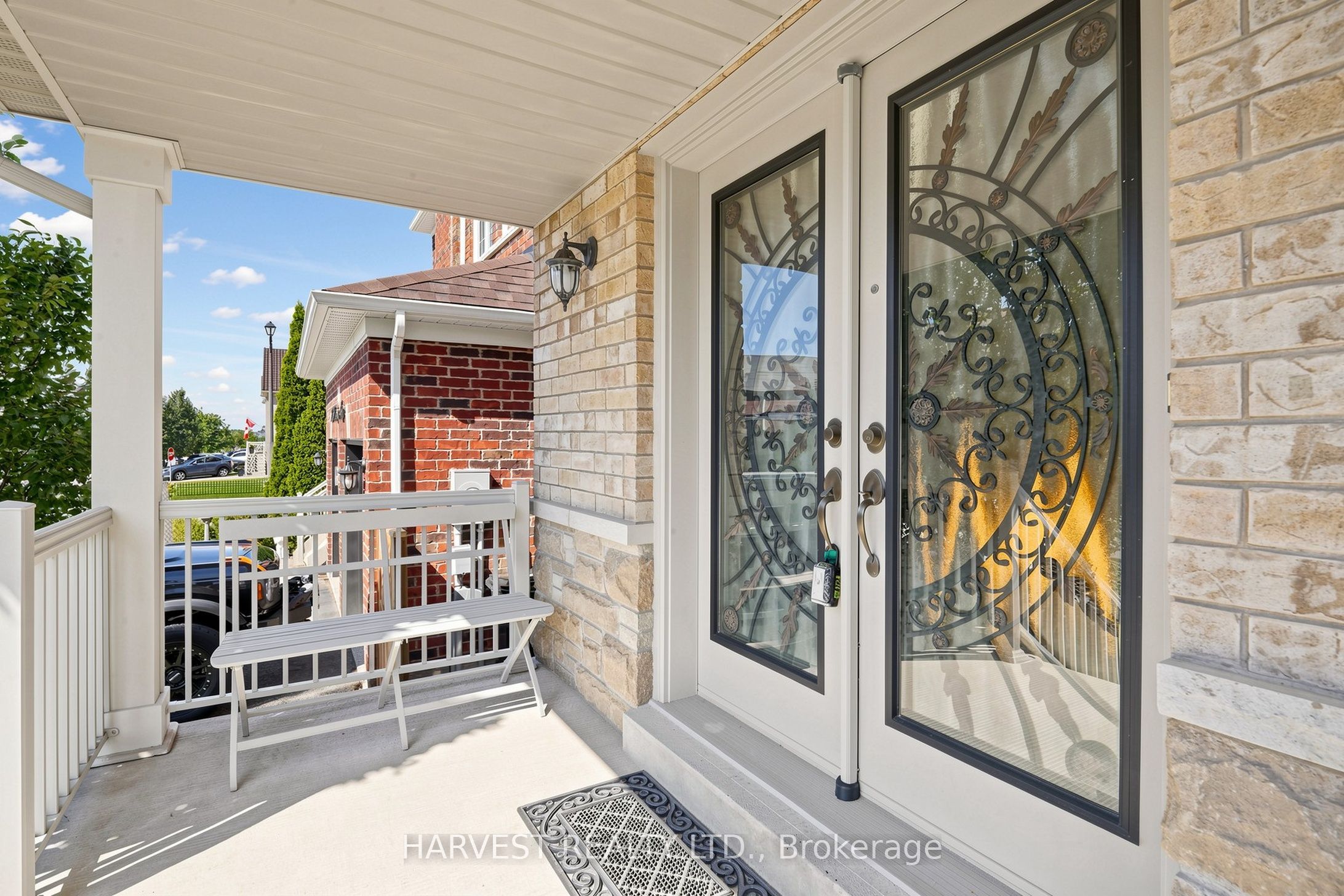 16 Mckenzie Way, Bradford West Gwillimbury, ON L3Z 0K1 photo 2