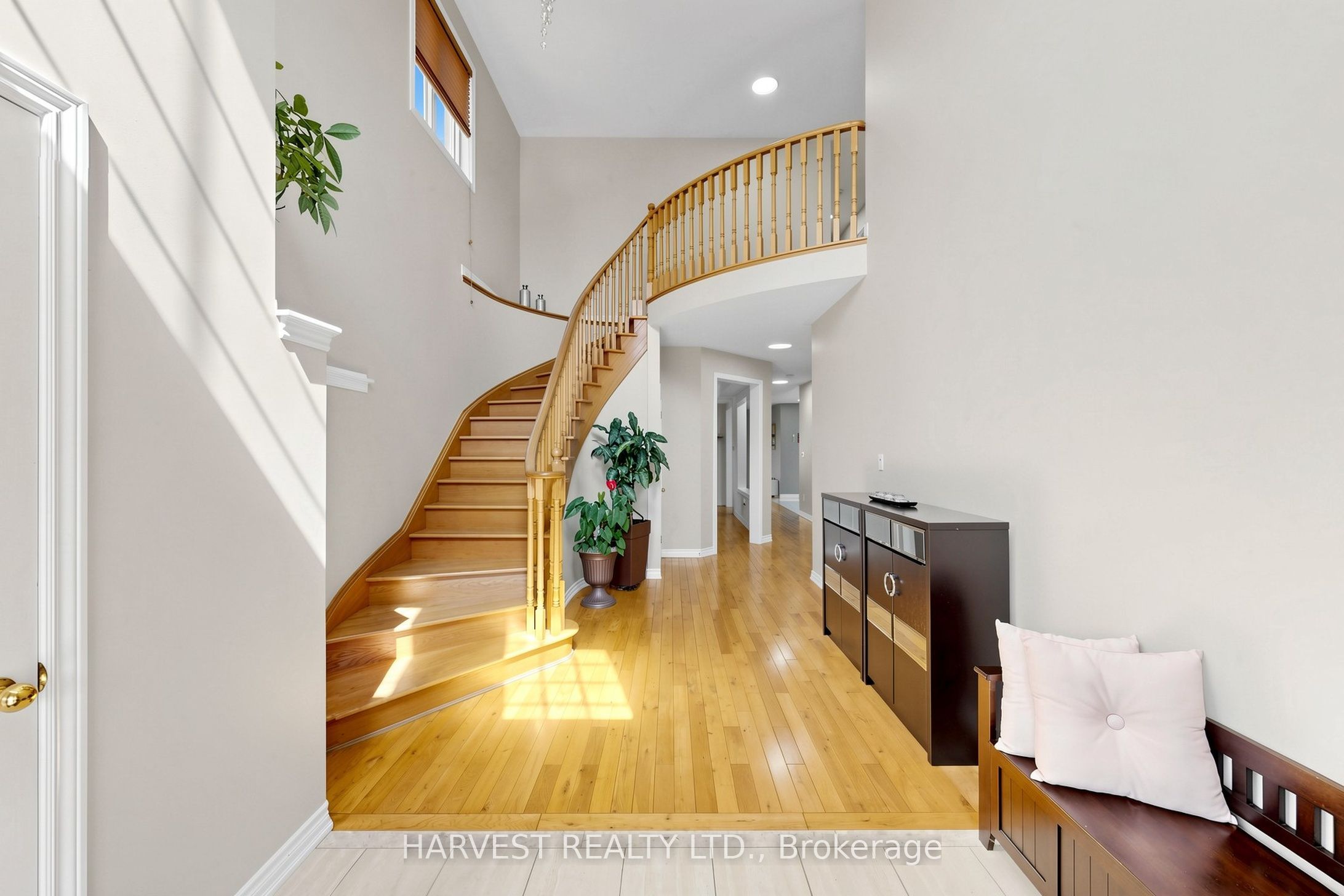 16 Mckenzie Way, Bradford West Gwillimbury, ON L3Z 0K1 photo 4