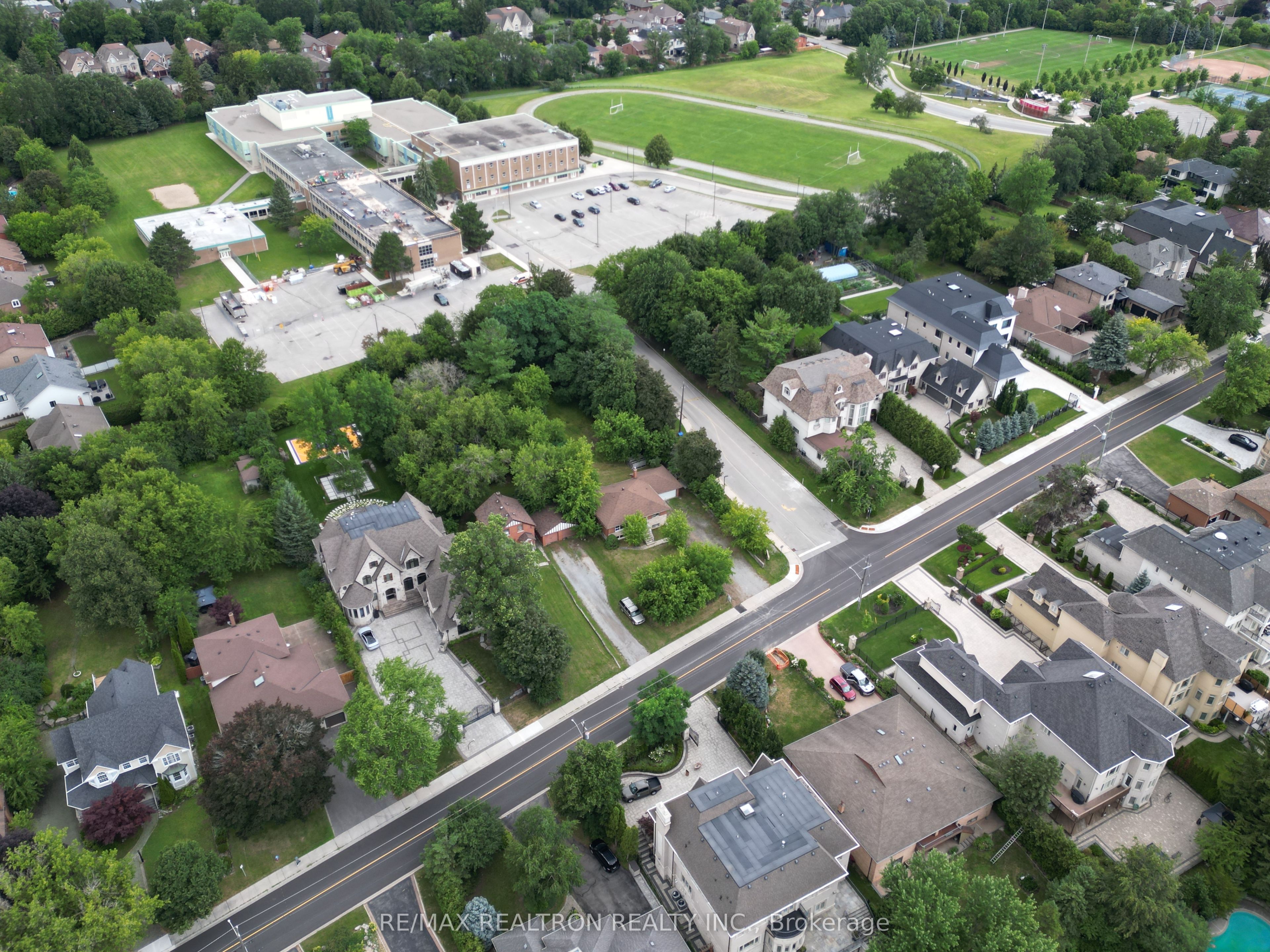108 Garden Avenue, Richmond Hill, ON L4C 6M1 photo 2