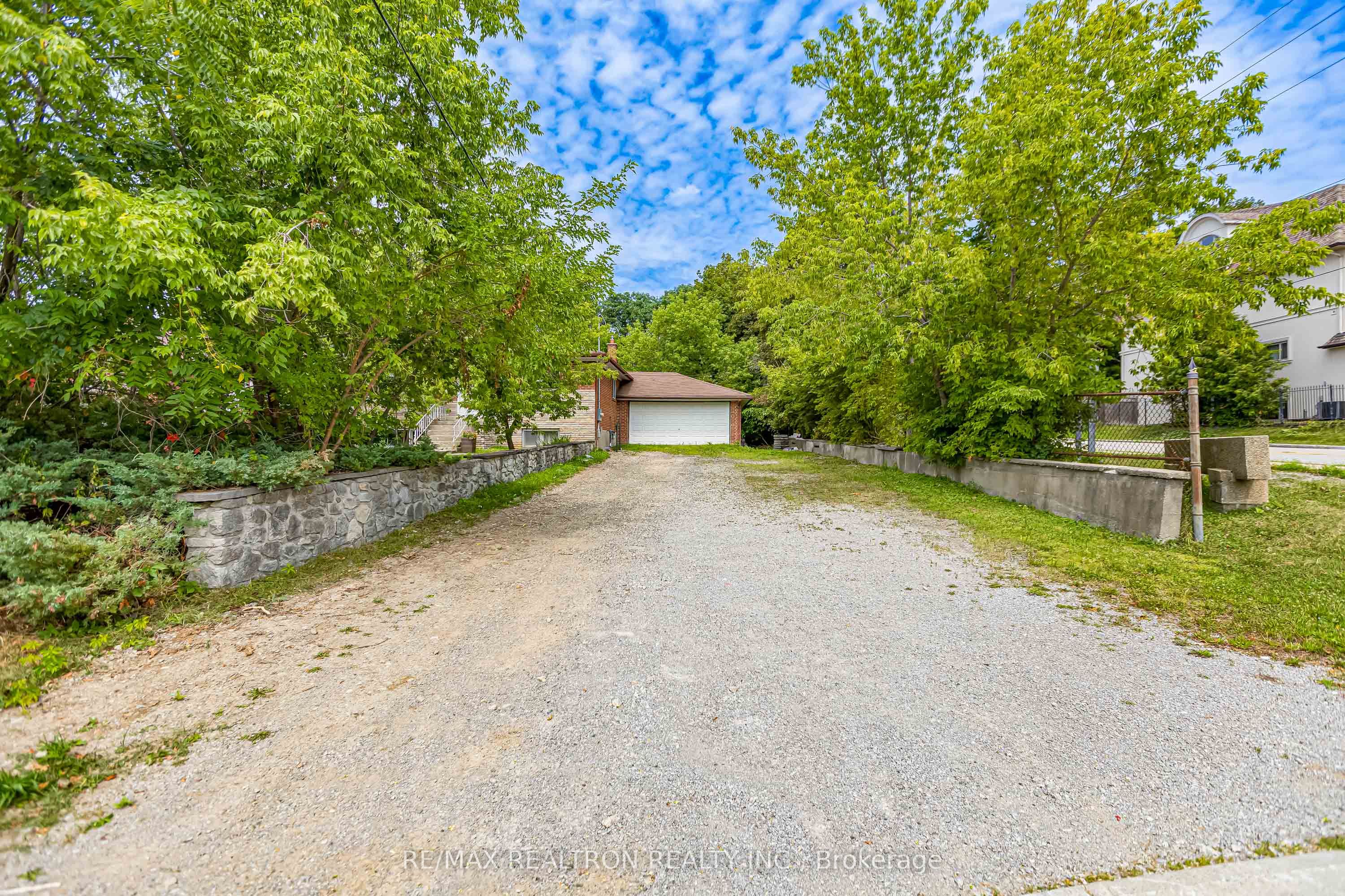 108 Garden Avenue, Richmond Hill, ON L4C 6M1 photo 3