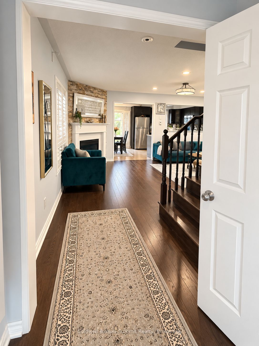 212 Armstrong Crescent E, Bradford West Gwillimbury, ON L3Z 0L4 photo 2