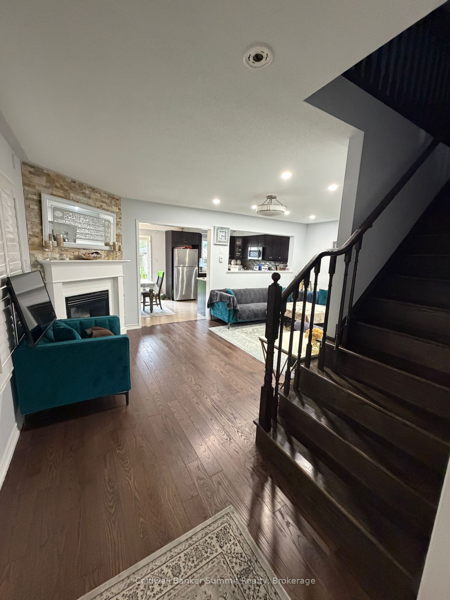 212 Armstrong Crescent E, Bradford West Gwillimbury, ON L3Z 0L4 photo 4