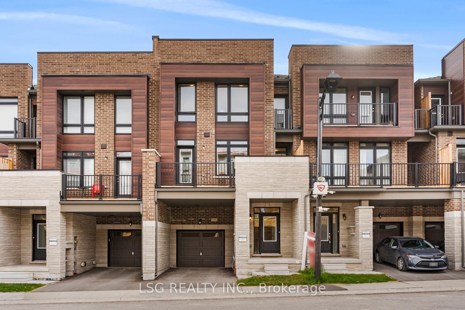 153 Blick Crescent, Aurora, ON L4G 7B6 photo 2